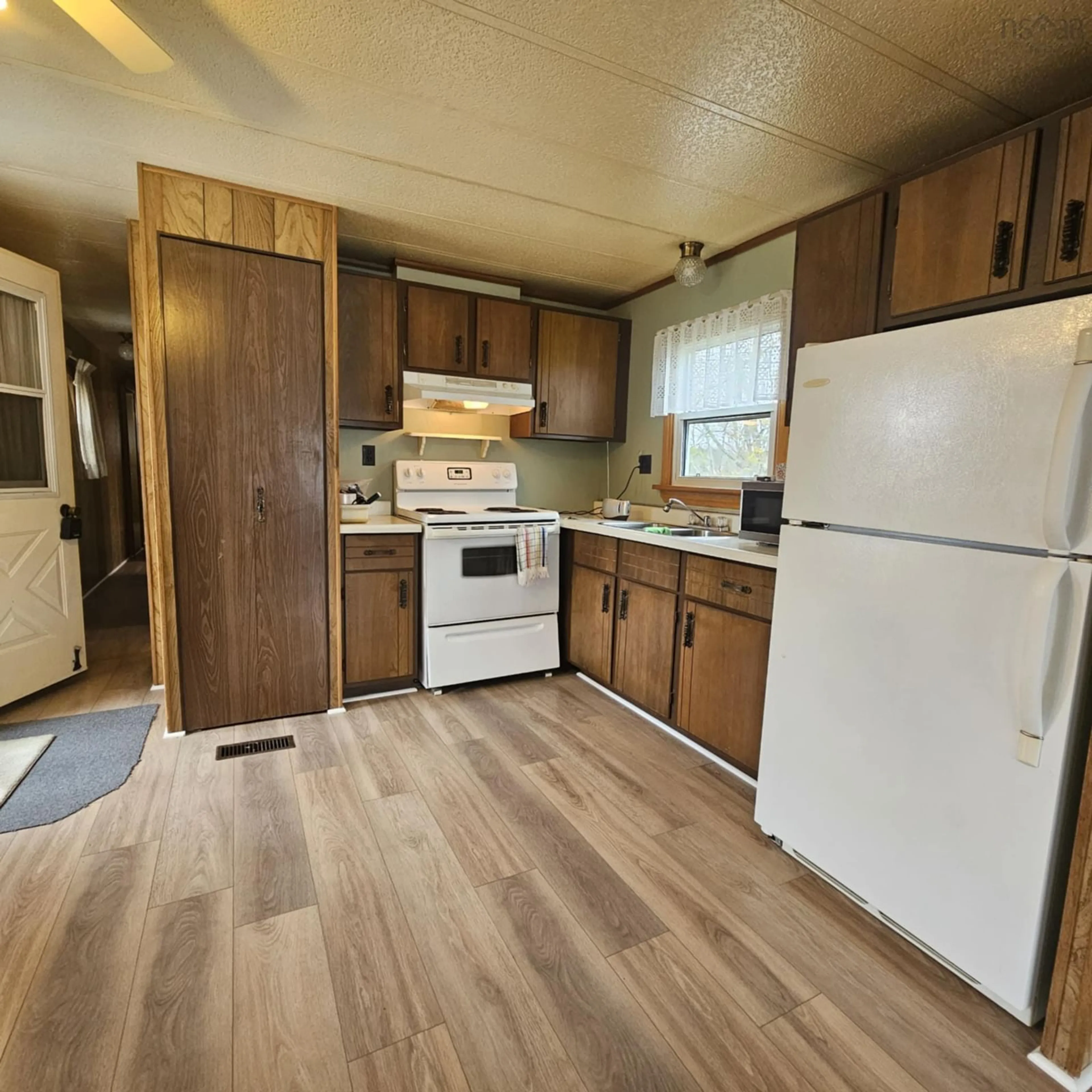 Standard kitchen, unknown for 4460 Gabarus Hwy, Cape Breton Nova Scotia B1K 1X8