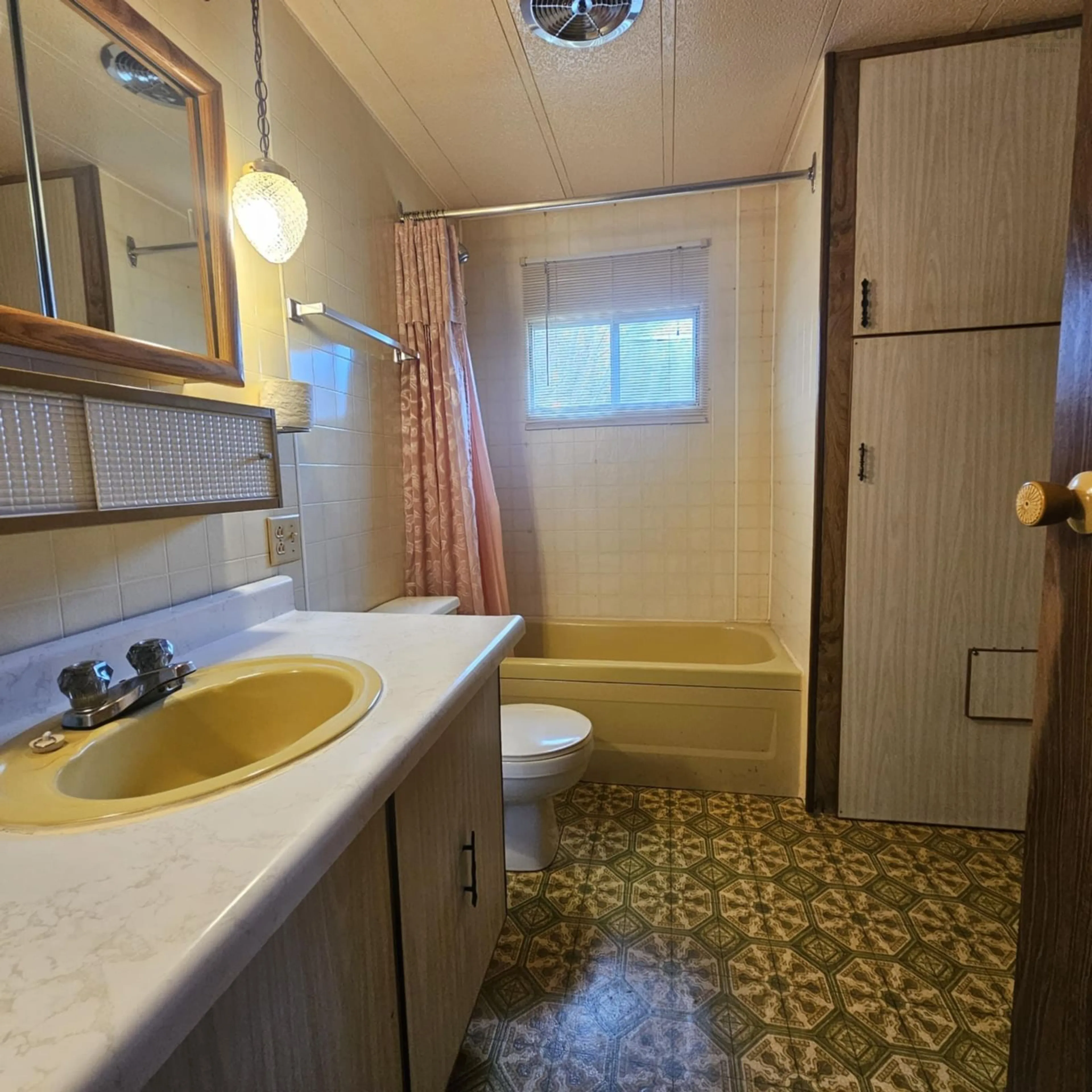 Standard bathroom, ceramic/tile floor for 4460 Gabarus Hwy, Cape Breton Nova Scotia B1K 1X8