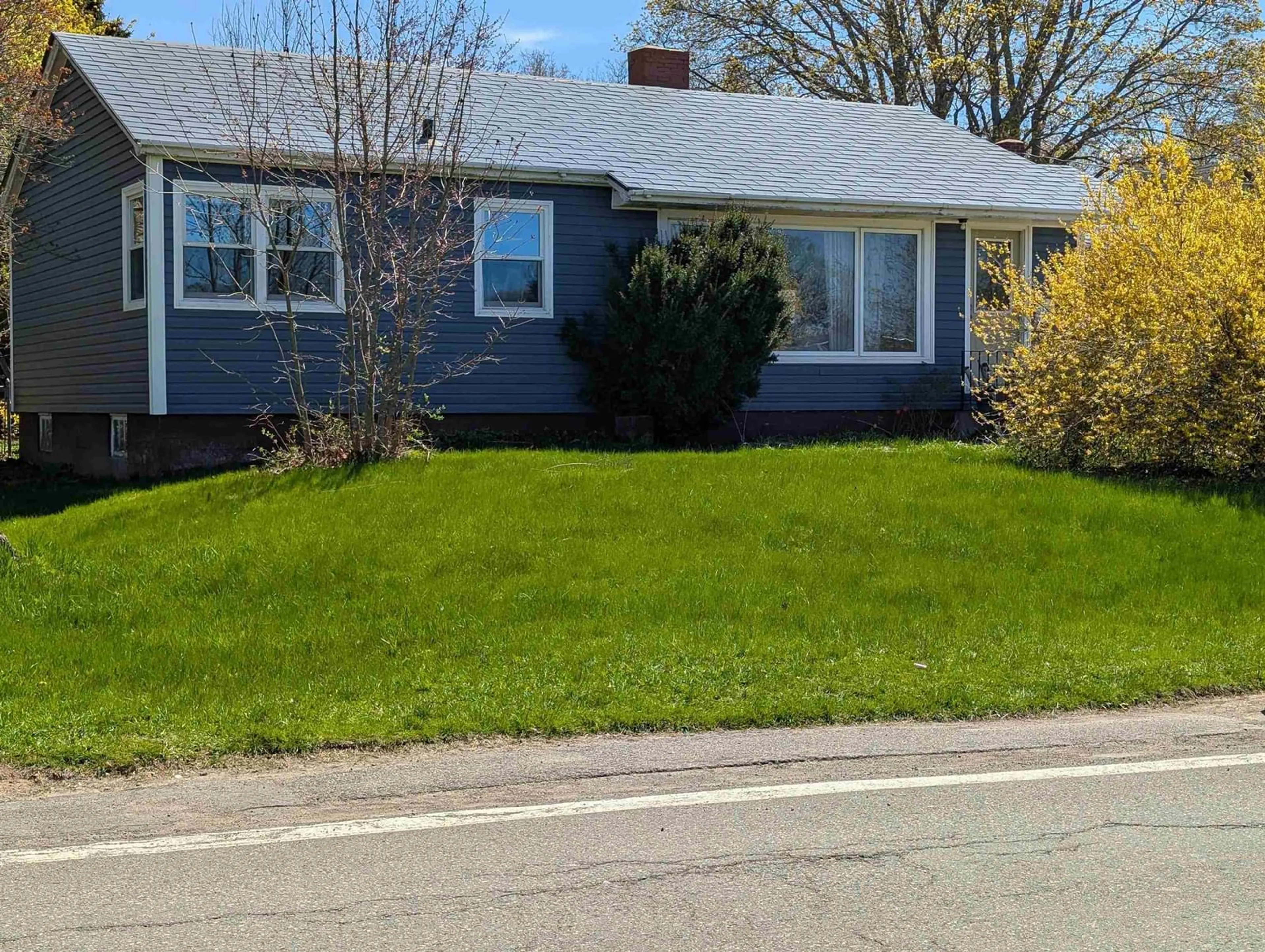 Home with vinyl exterior material, street for 6 Dickey St, Amherst Nova Scotia B4H 2H7