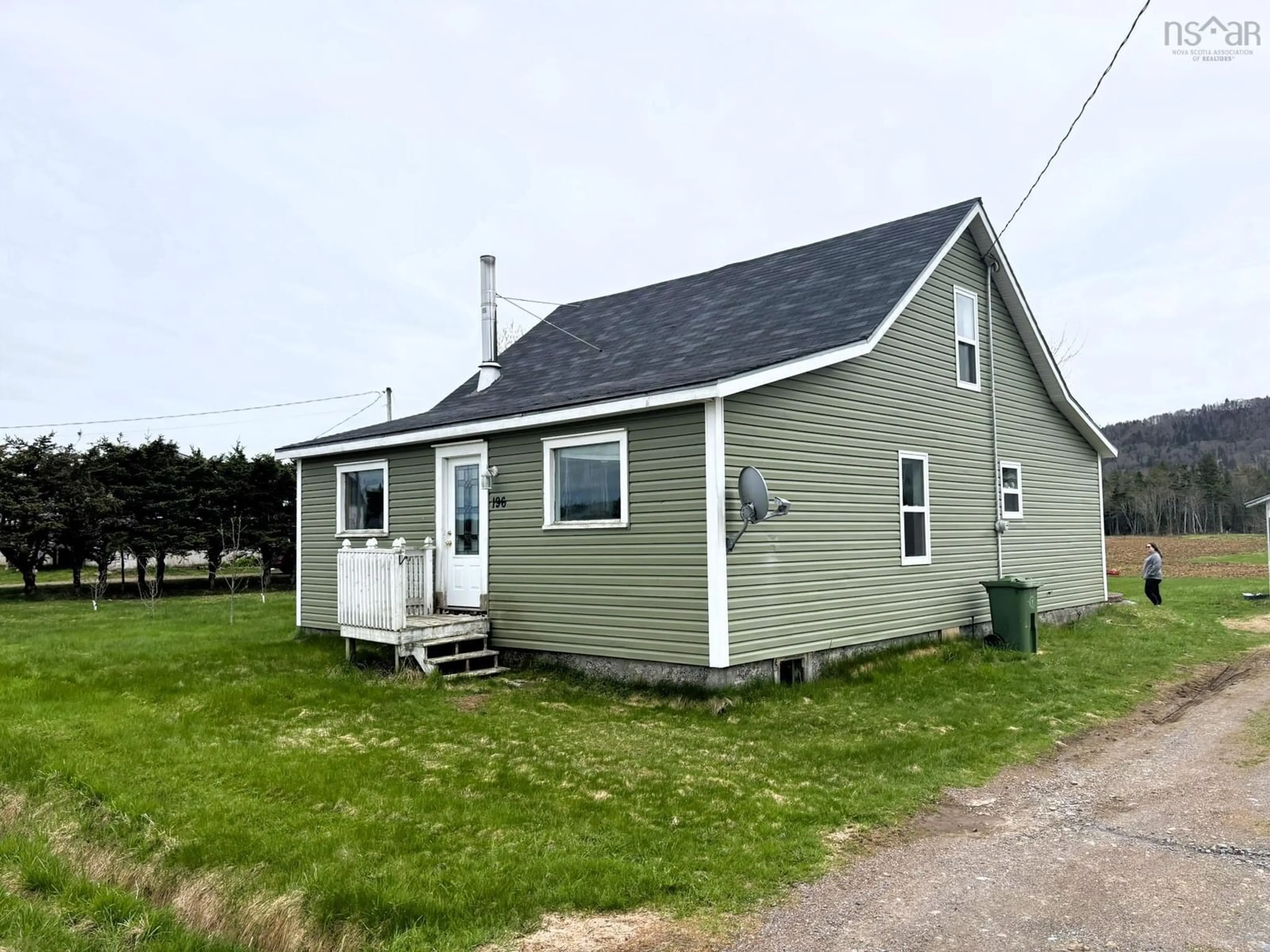 Home with vinyl exterior material, building for 196 Back St, Advocate Nova Scotia B0M 1A0