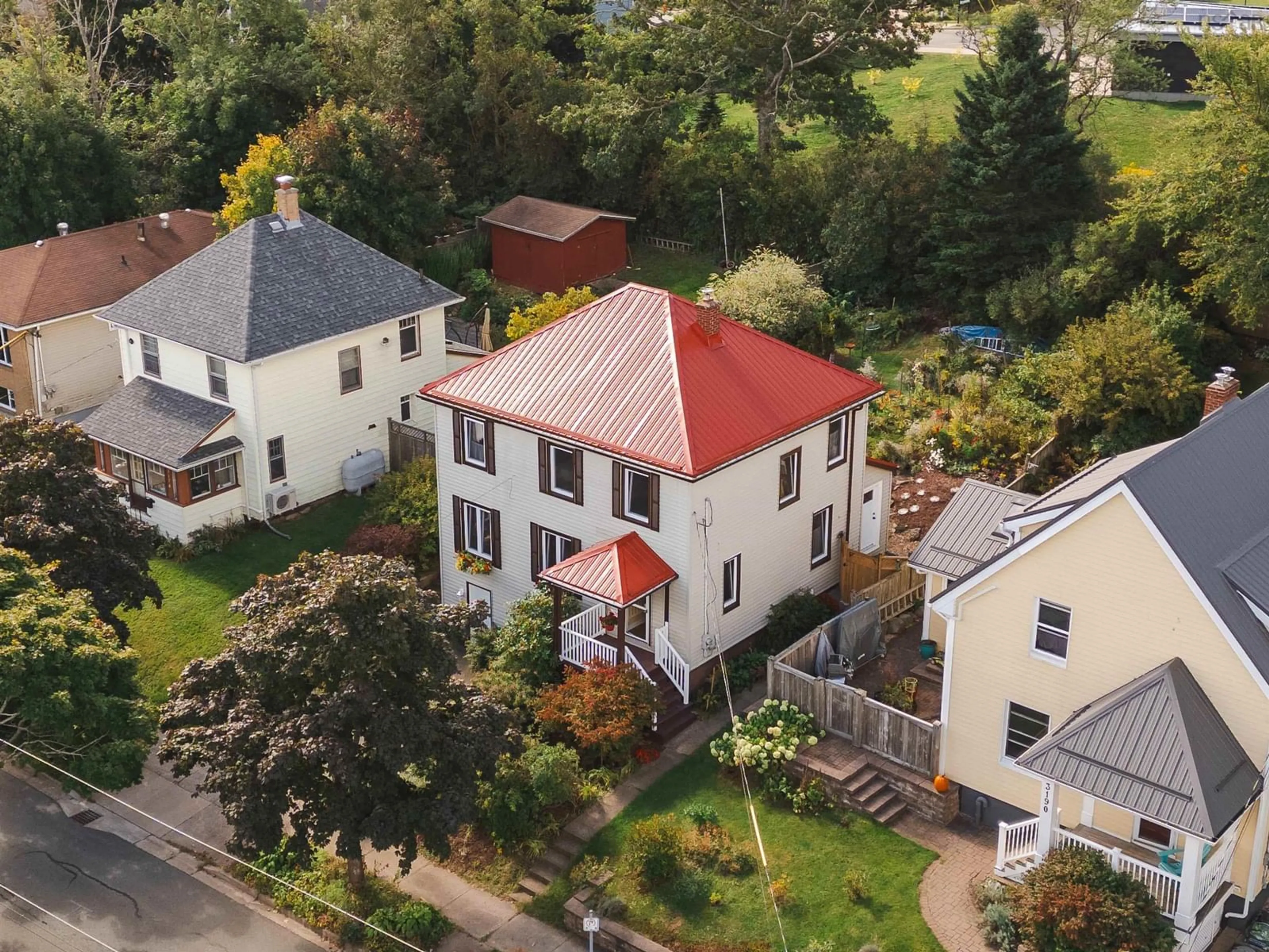 A pic from outside/outdoor area/front of a property/back of a property/a pic from drone, unknown for 3184 Union St, Halifax Nova Scotia B3K 5H1