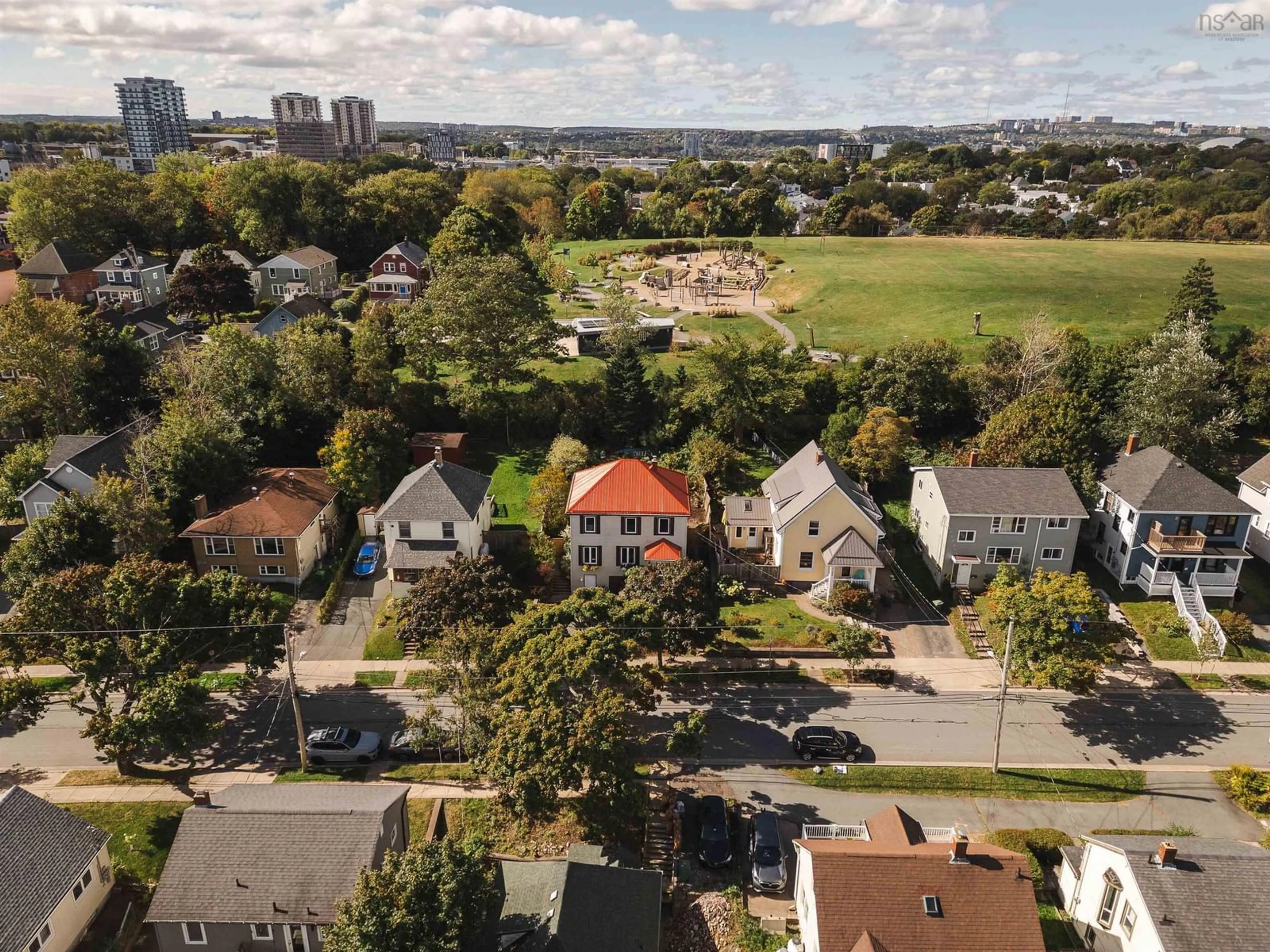 A pic from outside/outdoor area/front of a property/back of a property/a pic from drone, city buildings view from balcony for 3184 Union St, Halifax Nova Scotia B3K 5H1