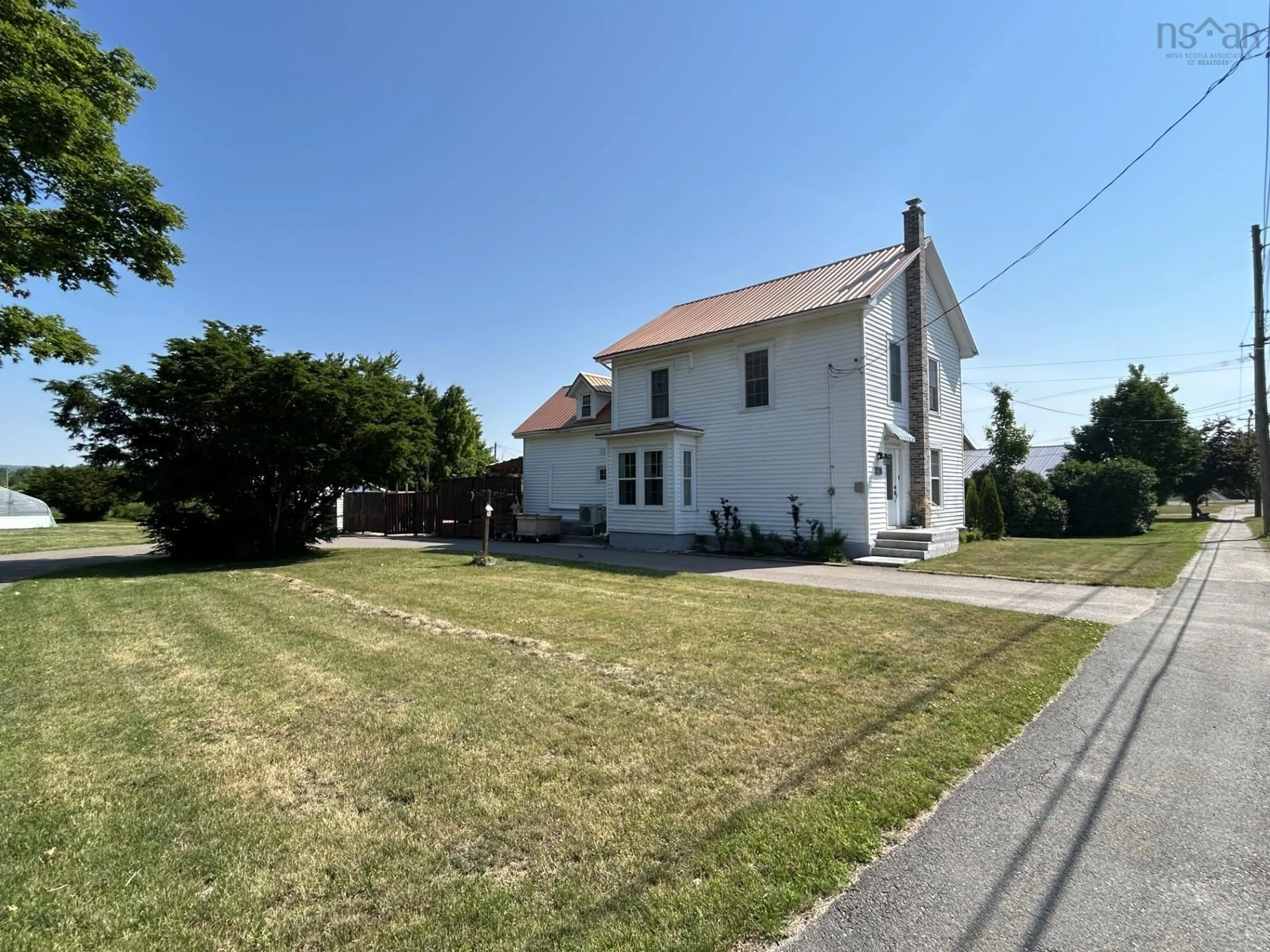 A pic from outside/outdoor area/front of a property/back of a property/a pic from drone, street for 218 Main St, Berwick Nova Scotia B0P 1T0