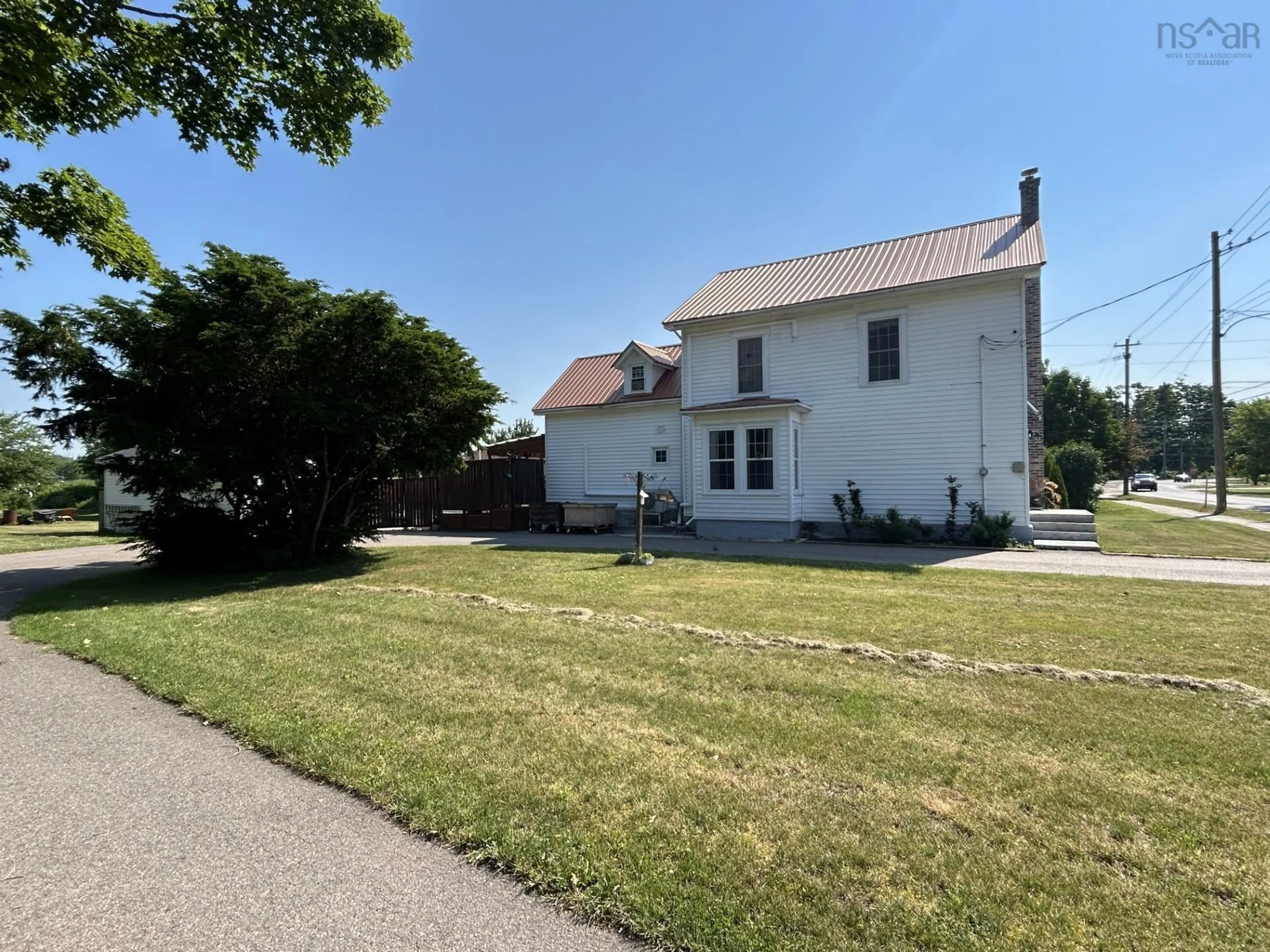 A pic from outside/outdoor area/front of a property/back of a property/a pic from drone, street for 218 Main St, Berwick Nova Scotia B0P 1T0