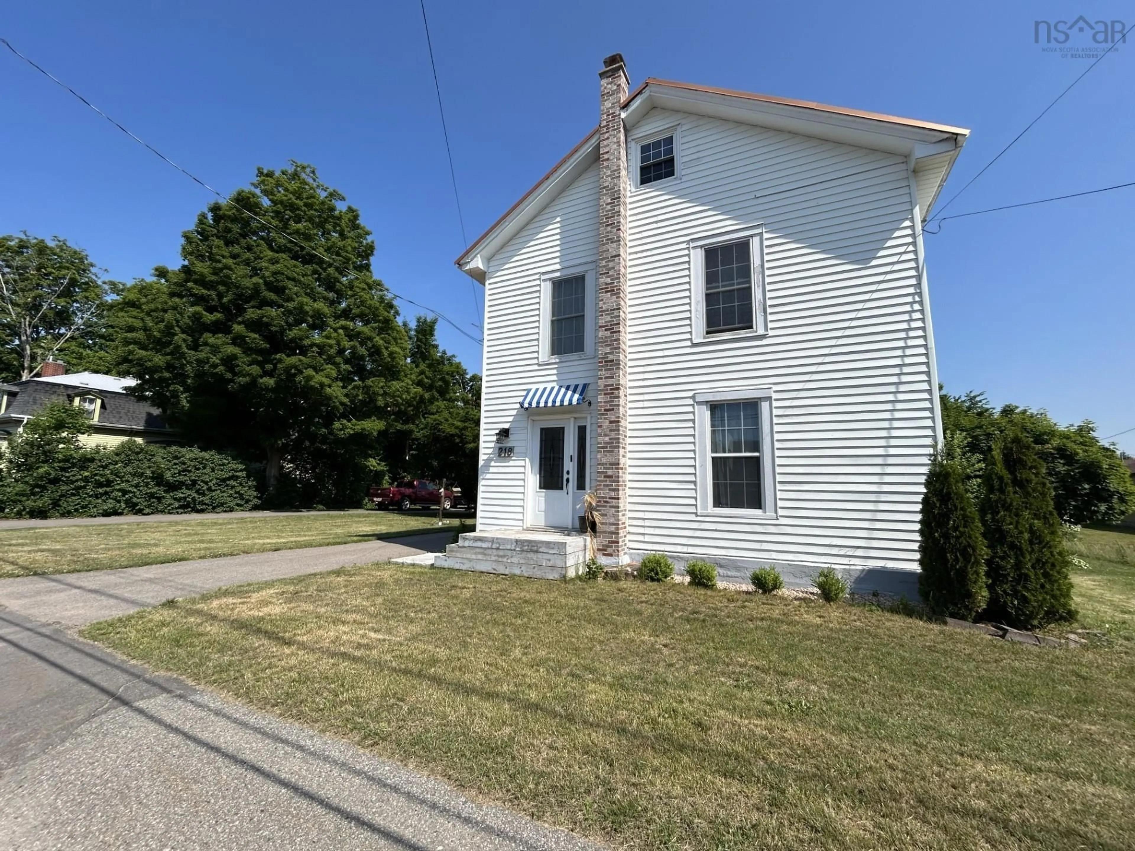A pic from outside/outdoor area/front of a property/back of a property/a pic from drone, building for 218 Main St, Berwick Nova Scotia B0P 1T0