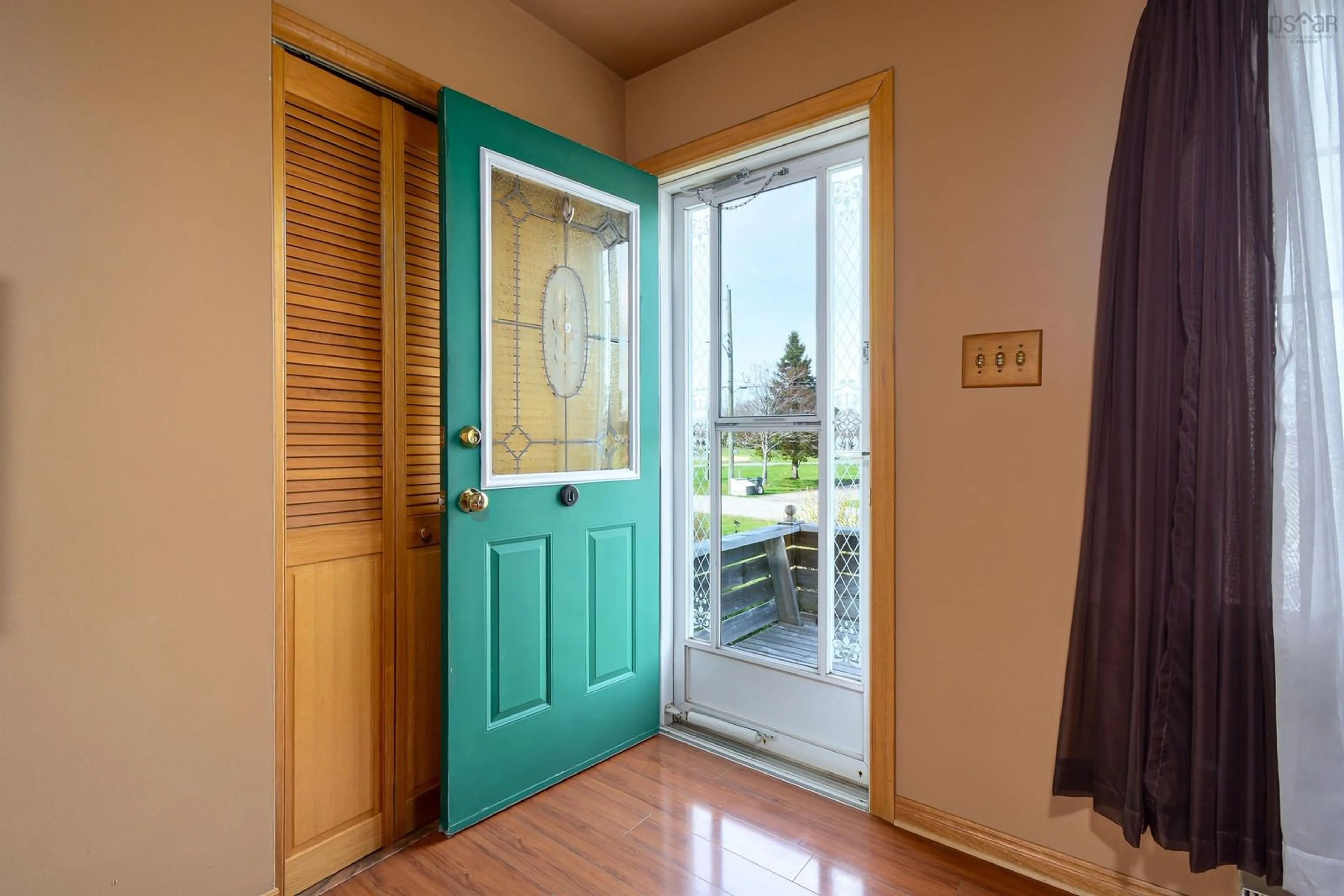 Indoor entryway for 27 Rennett St, Coxheath Nova Scotia B1L 1C8