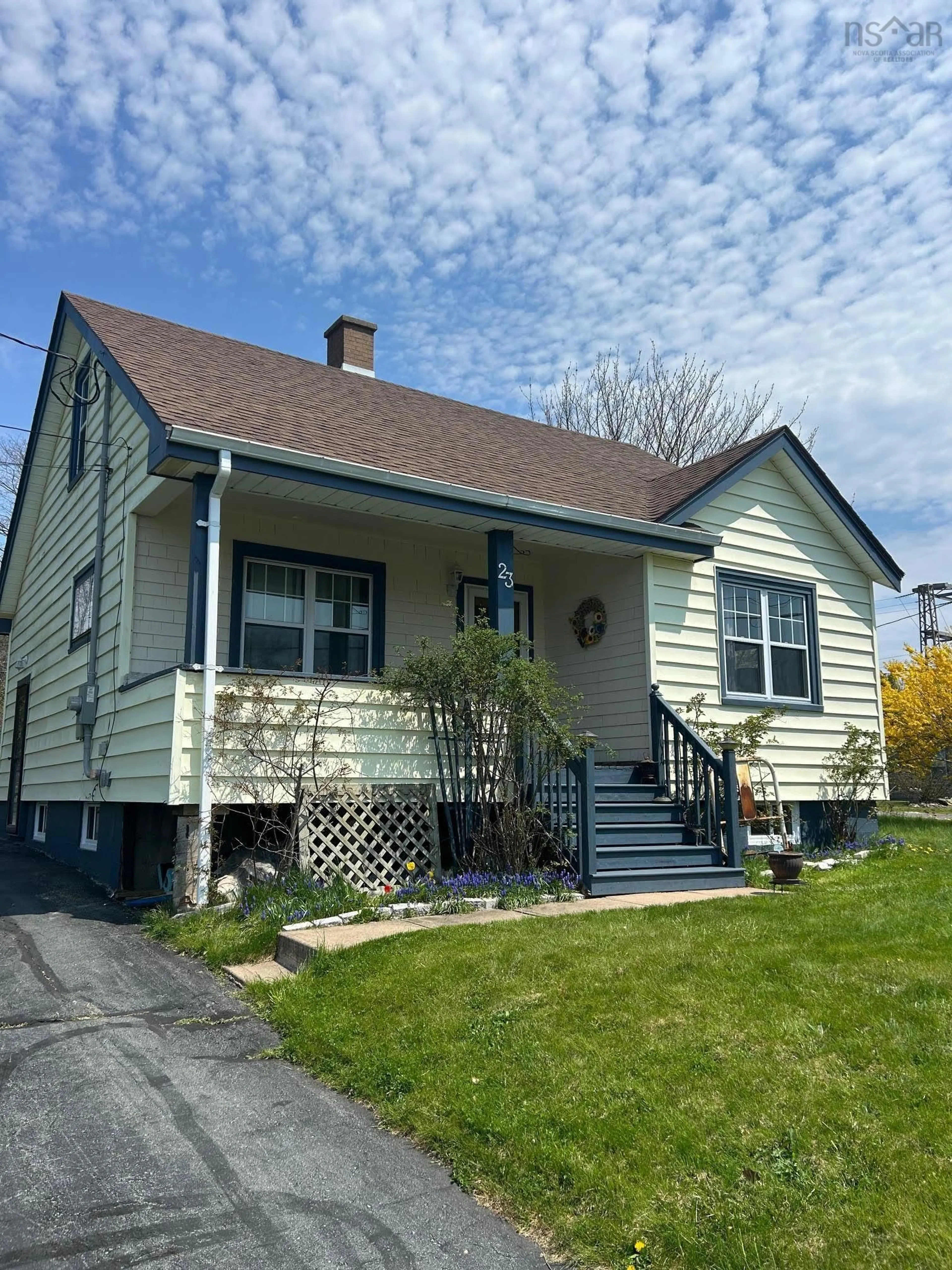 Home with vinyl exterior material, street for 23 Mackenzie St, Dartmouth Nova Scotia B2W 1B1
