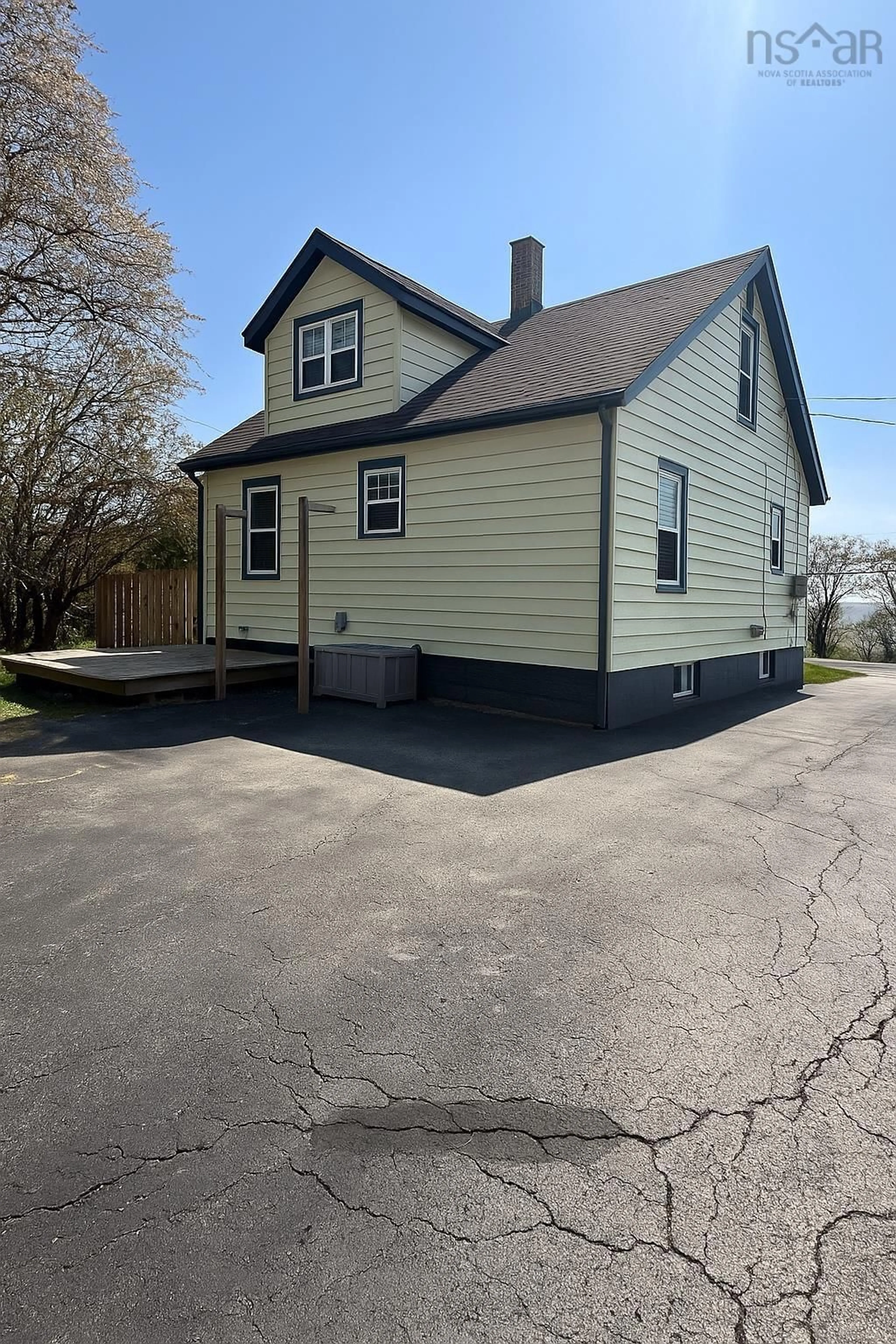 Home with vinyl exterior material, street for 23 Mackenzie St, Dartmouth Nova Scotia B2W 1B1