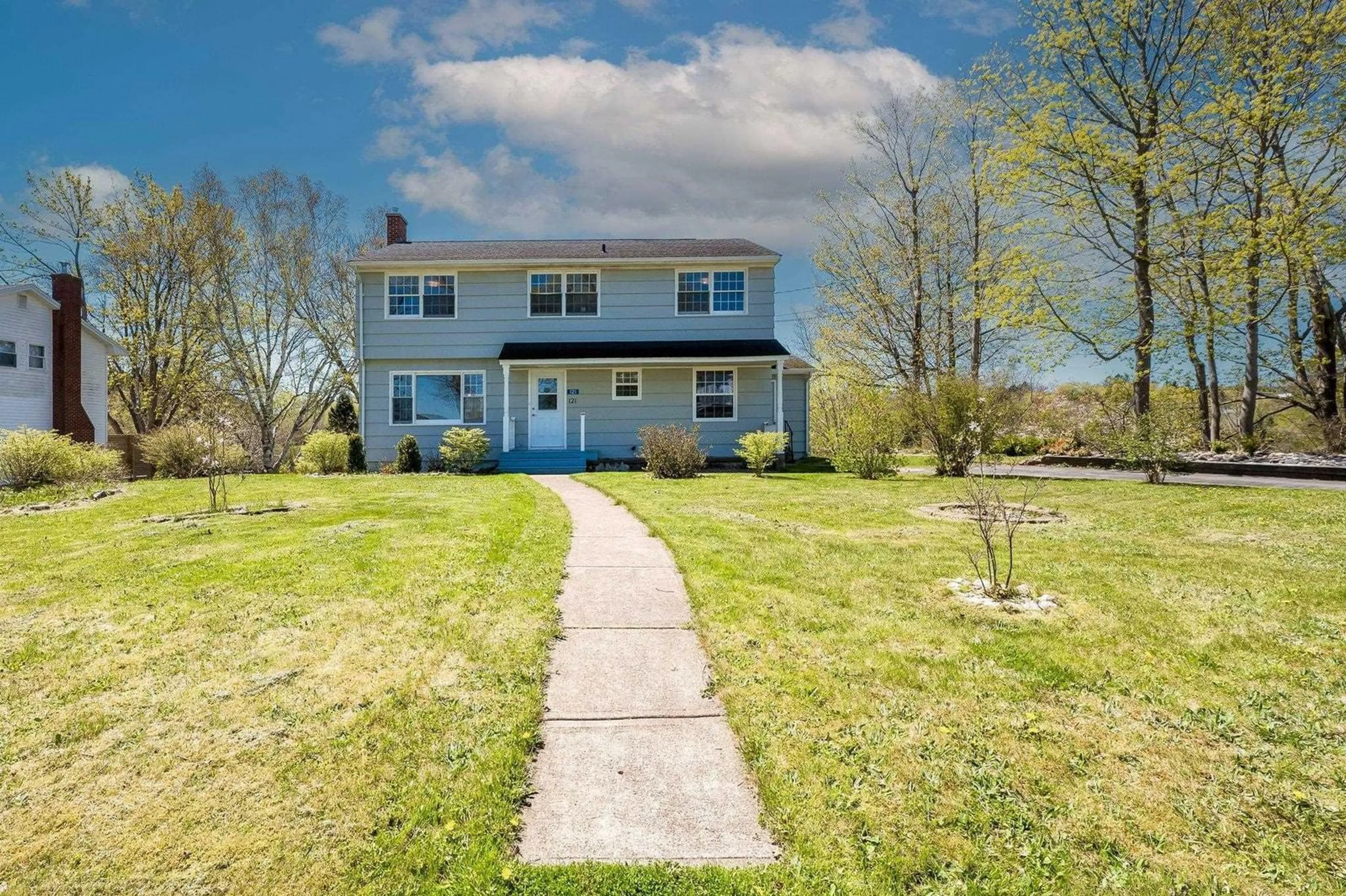 A pic from outside/outdoor area/front of a property/back of a property/a pic from drone, street for 121 Avon St, Hants Border Nova Scotia B0P 1P0