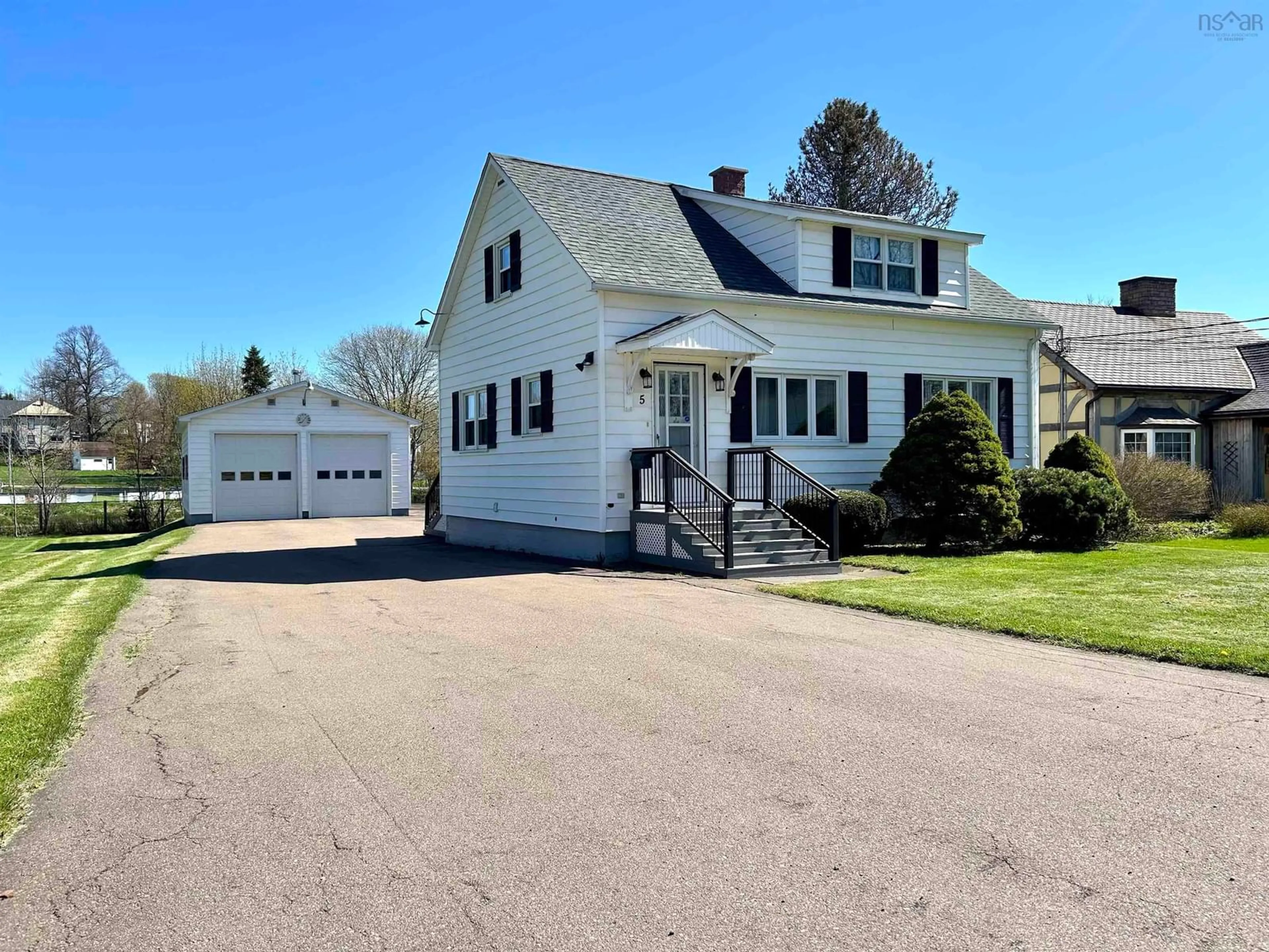 Home with vinyl exterior material, street for 5 Queen St, Amherst Nova Scotia B4H 1P7