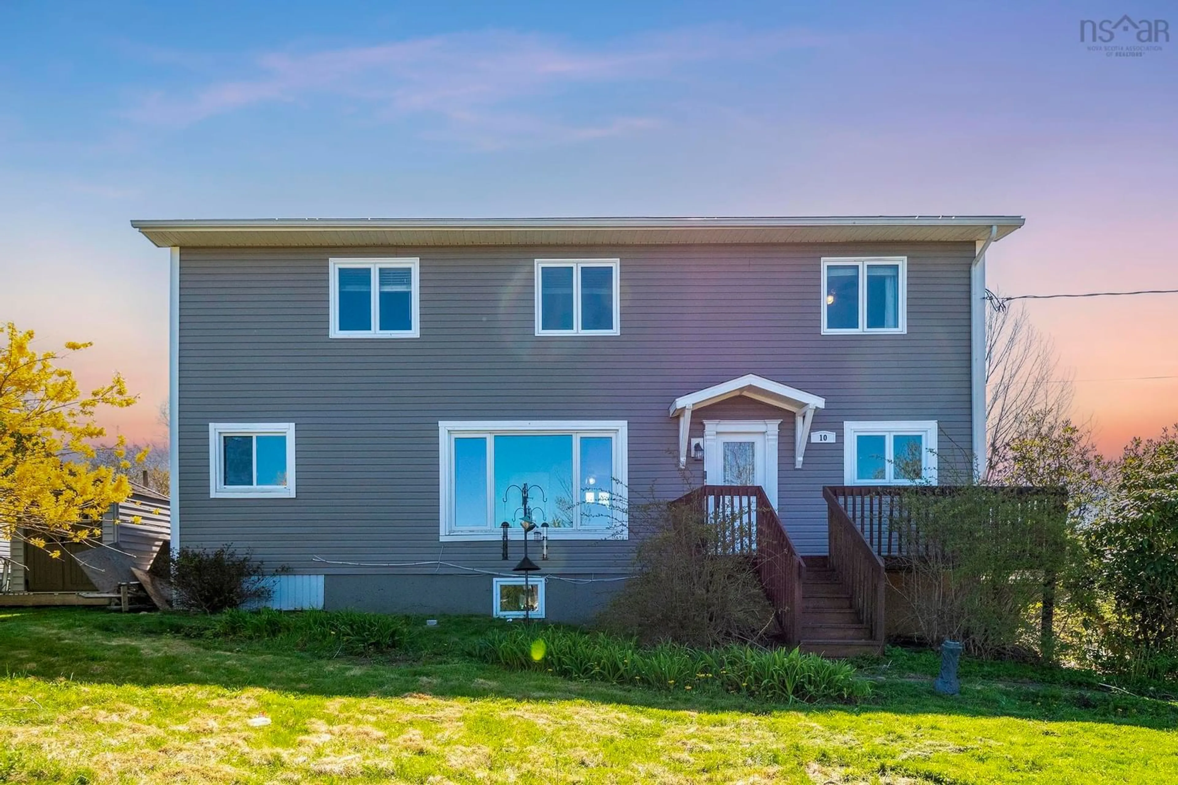 Home with vinyl exterior material, unknown for 10 Bridgeview Ave, Lower Sackville Nova Scotia B4C 2K6