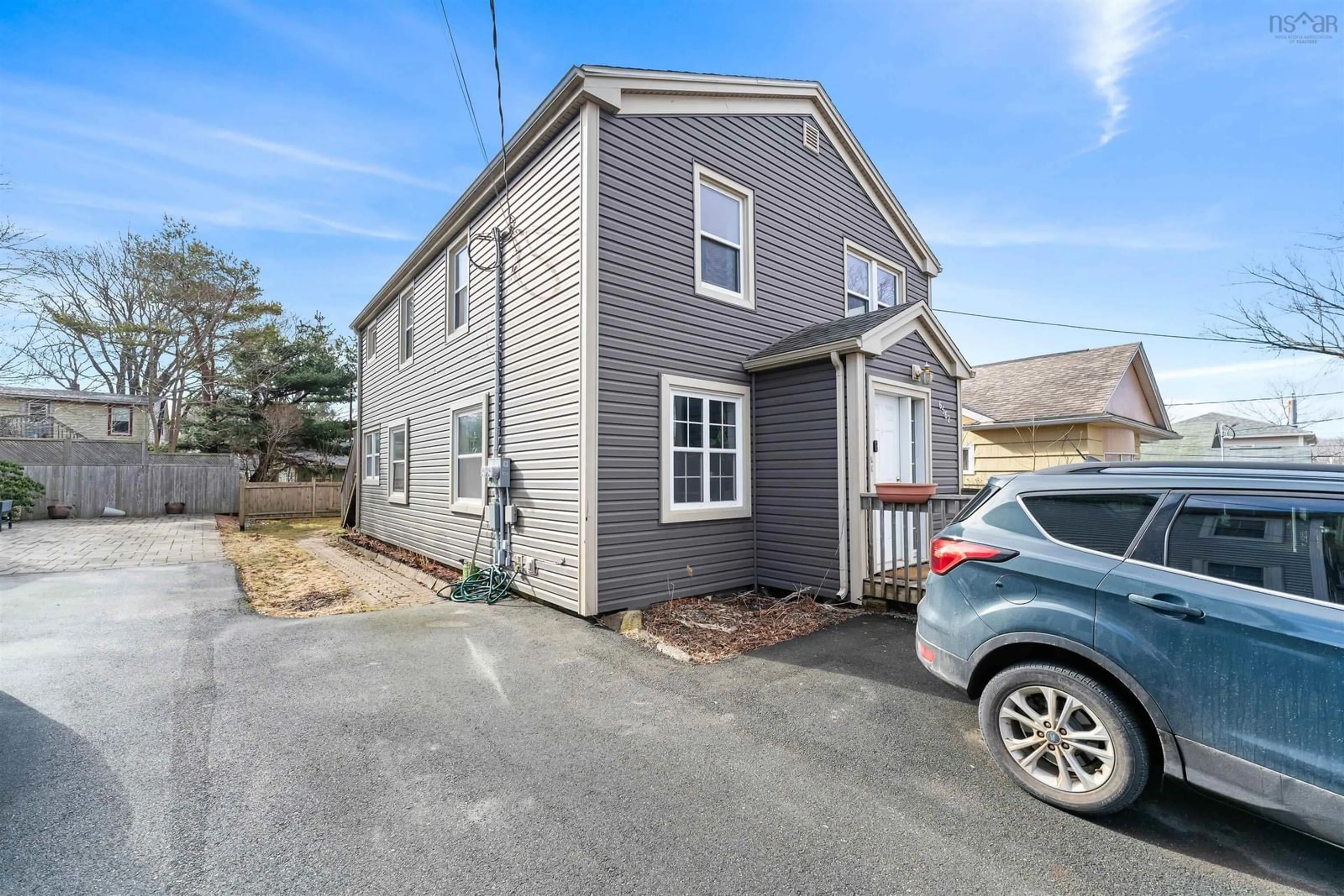 A pic from outside/outdoor area/front of a property/back of a property/a pic from drone, street for 6562 Edinburgh St, Halifax Nova Scotia B3L 1W8