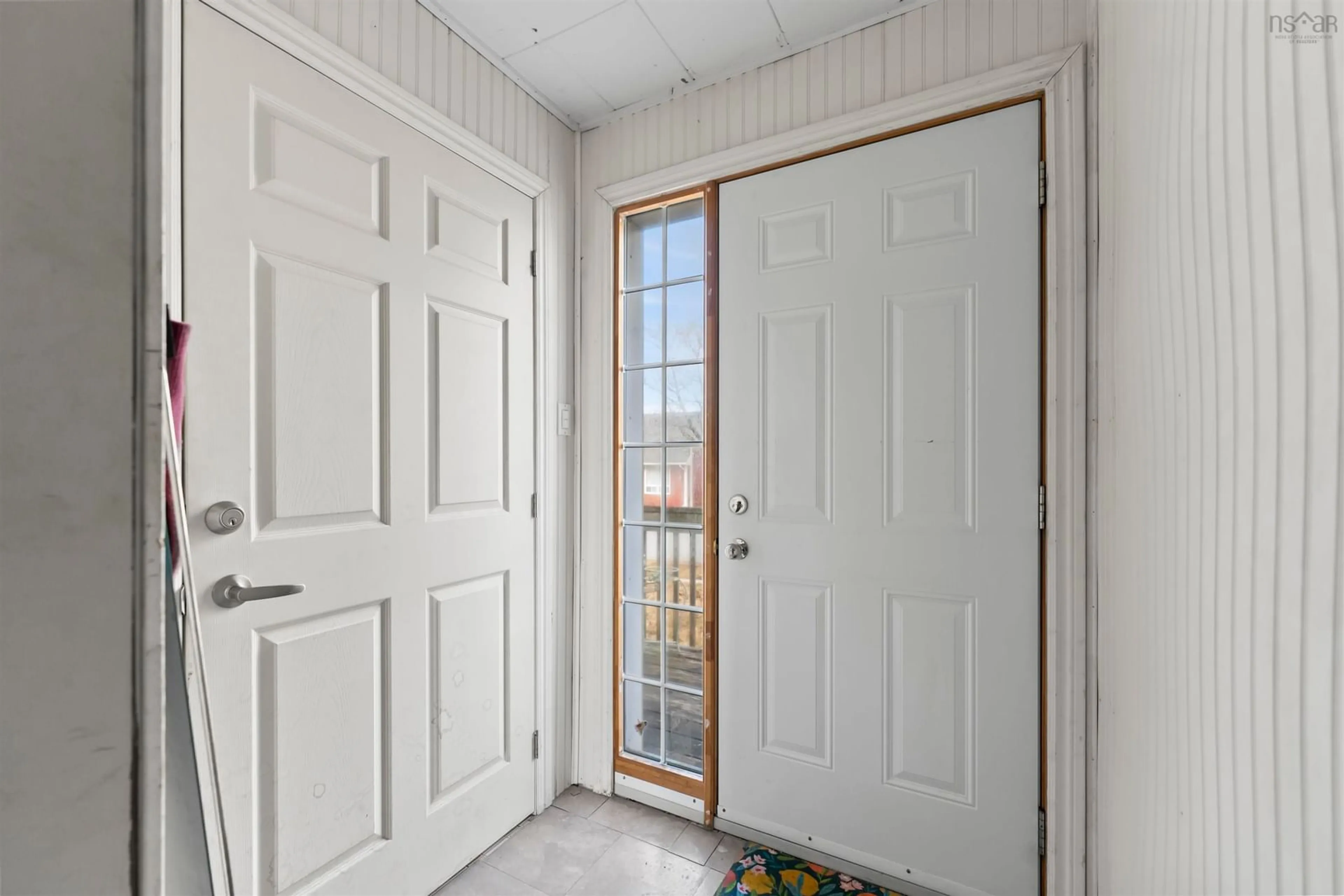 Indoor entryway for 6562 Edinburgh St, Halifax Nova Scotia B3L 1W8