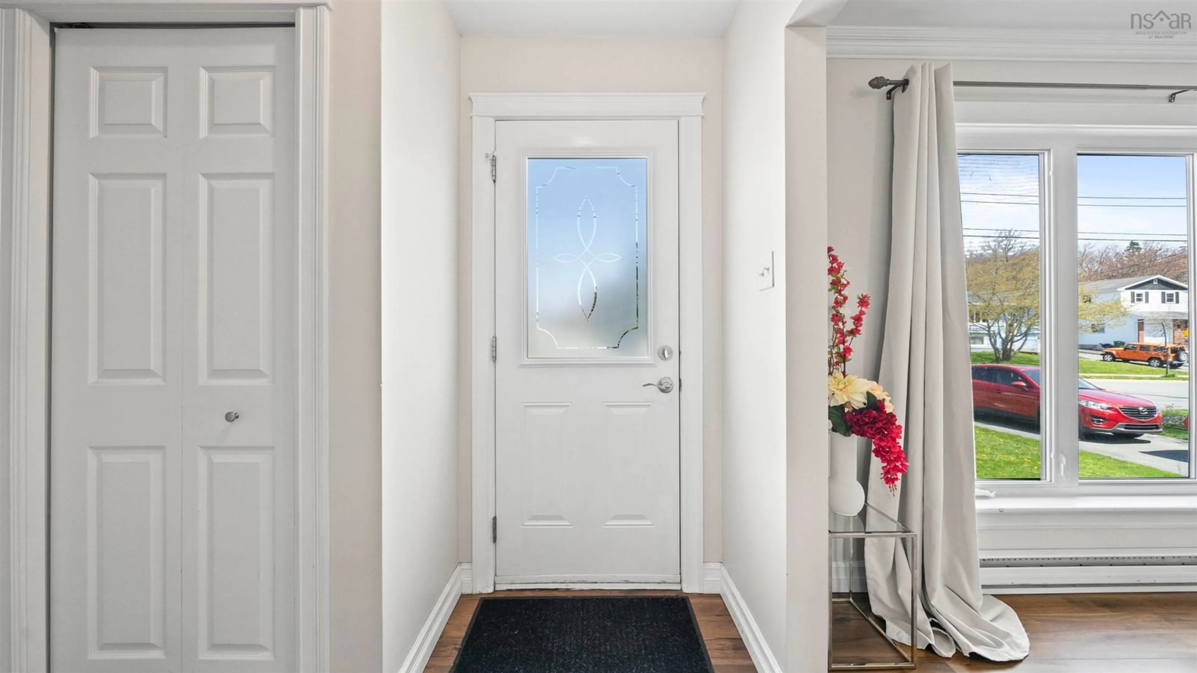 Indoor entryway for 140 Cranberry Cres, Dartmouth Nova Scotia B2W 5A8
