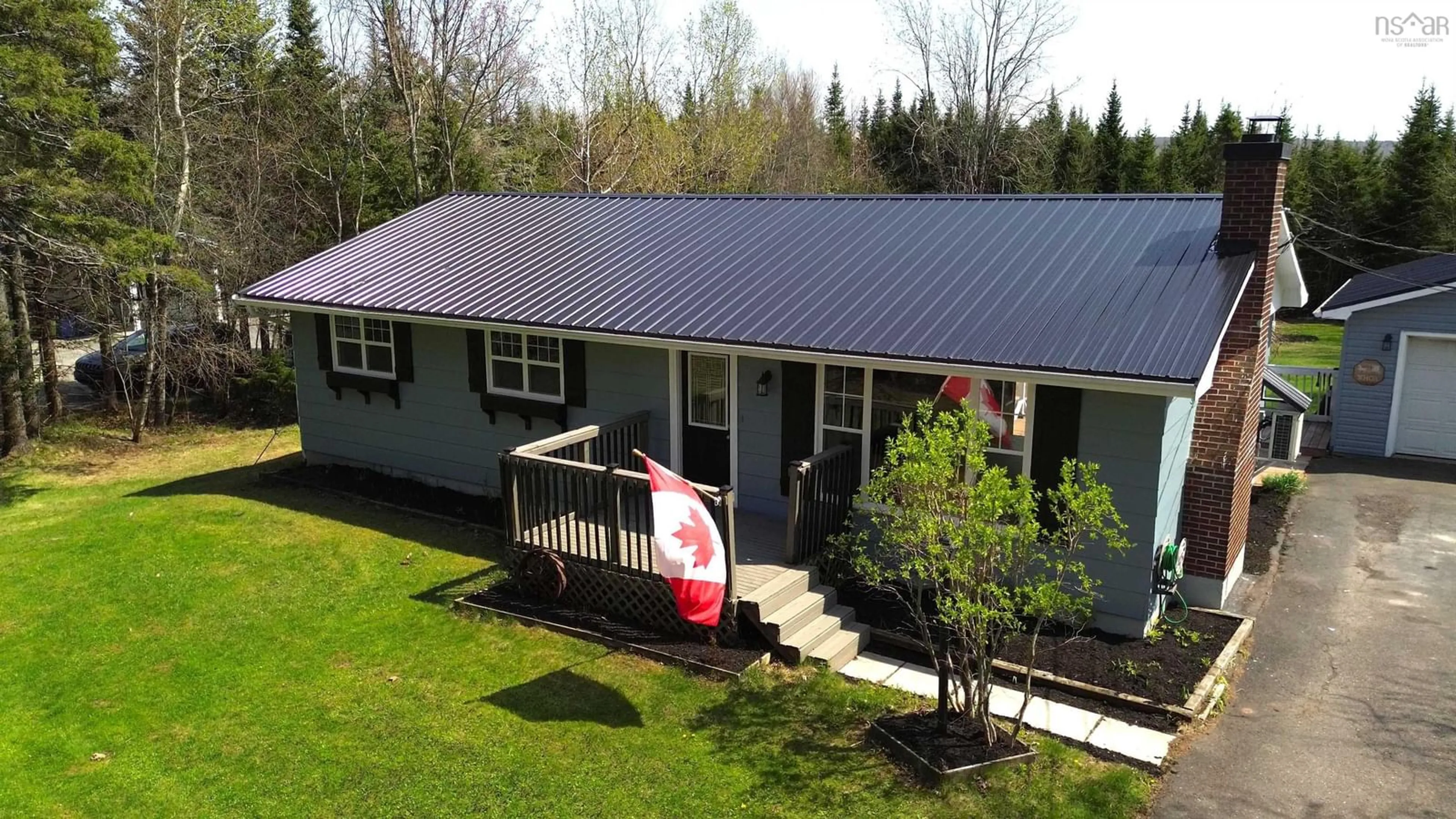 A pic from outside/outdoor area/front of a property/back of a property/a pic from drone, building for 972 College Rd, Valley Nova Scotia B6L 3G9