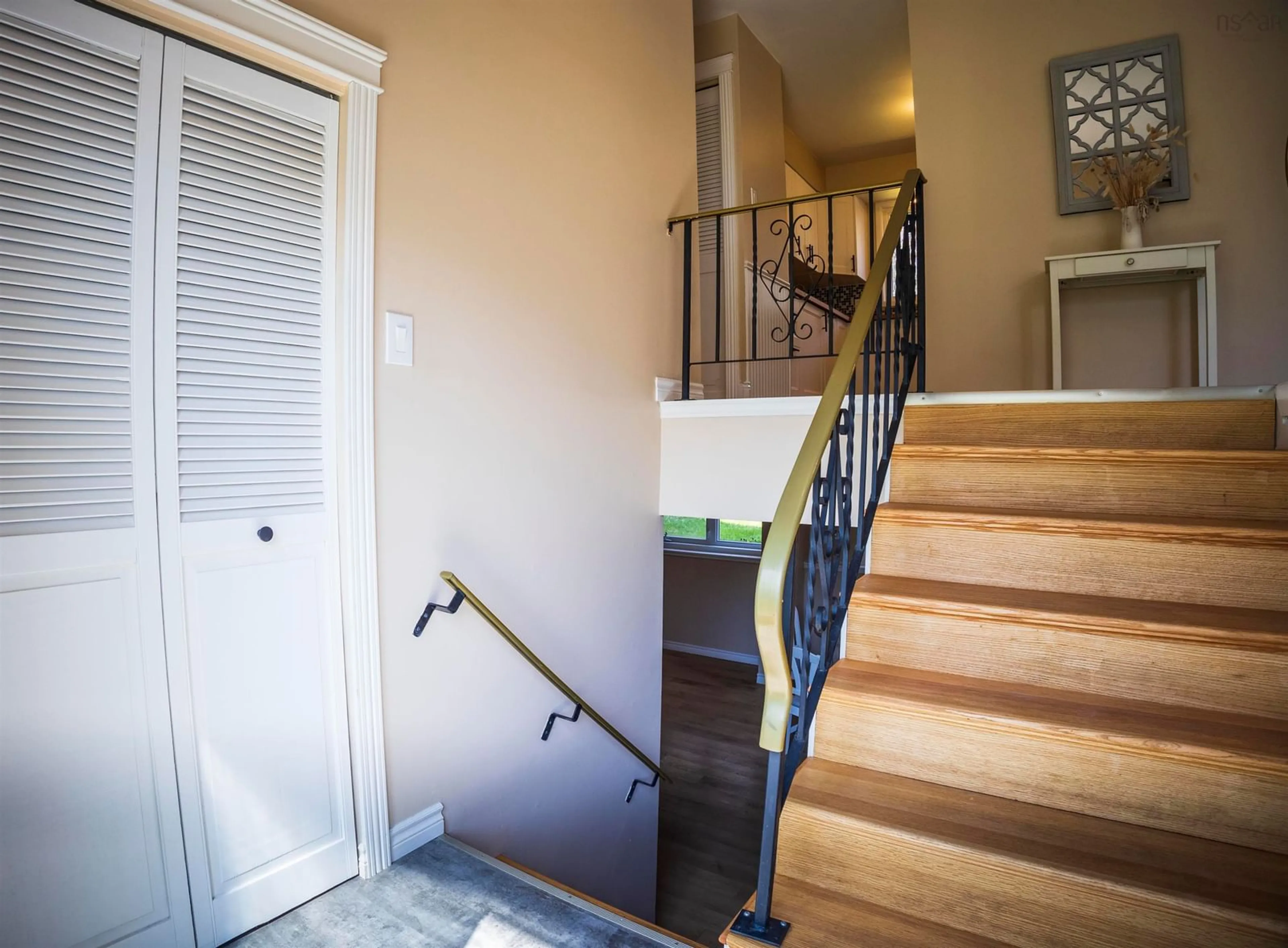 Indoor foyer for 111 Rankin Dr, Lower Sackville Nova Scotia B4C 3A7