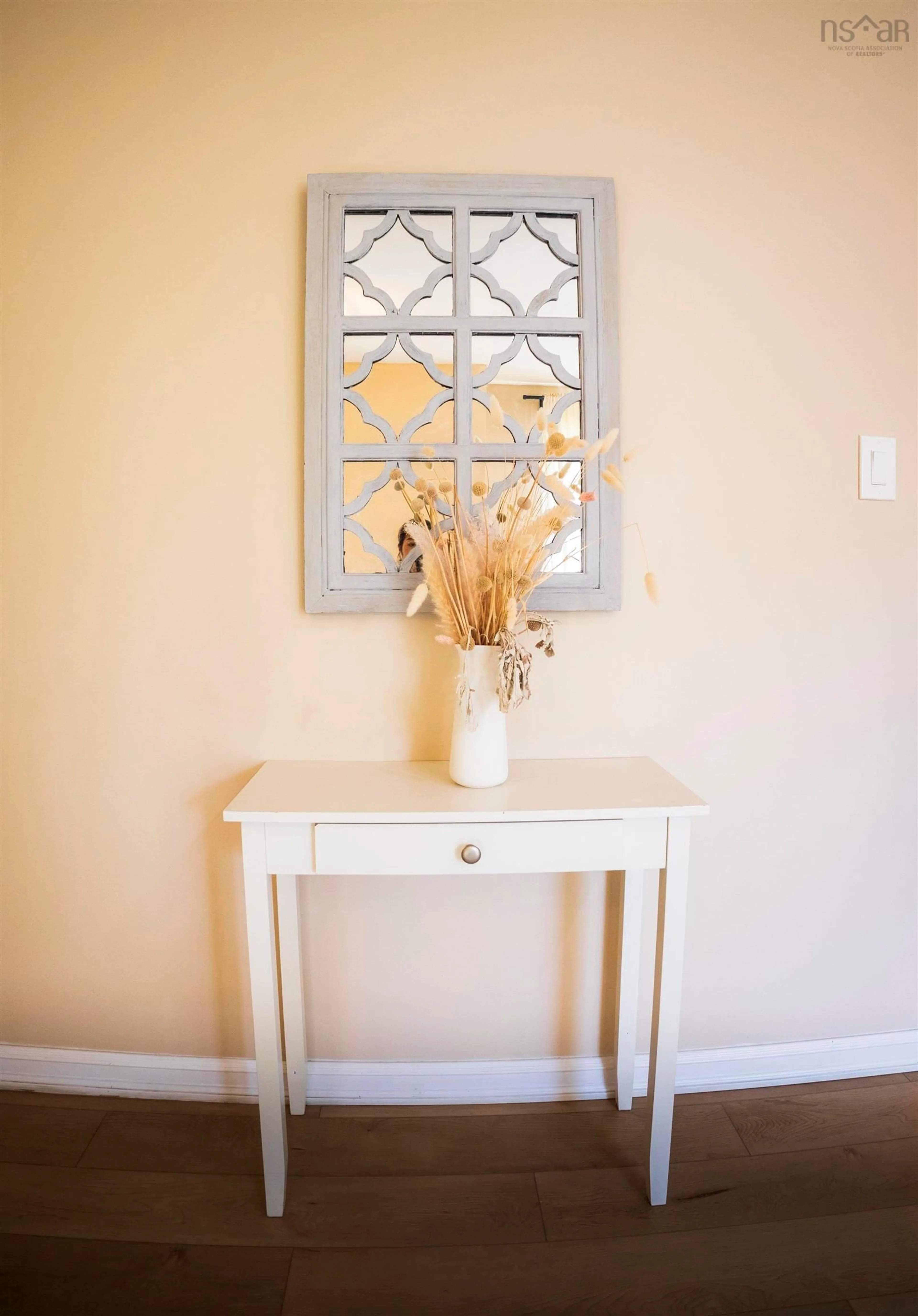 Indoor entryway for 111 Rankin Dr, Lower Sackville Nova Scotia B4C 3A7