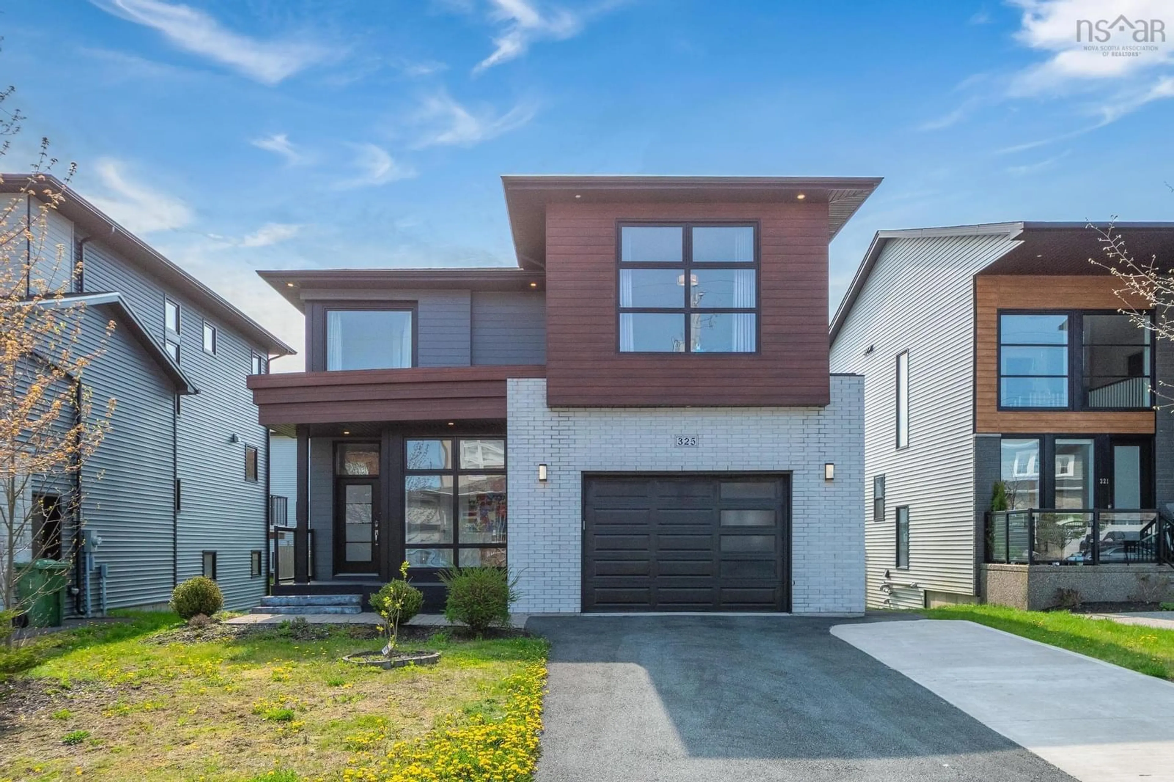 Home with vinyl exterior material, street for 325 Transom Dr, Halifax Nova Scotia B3M 4T8