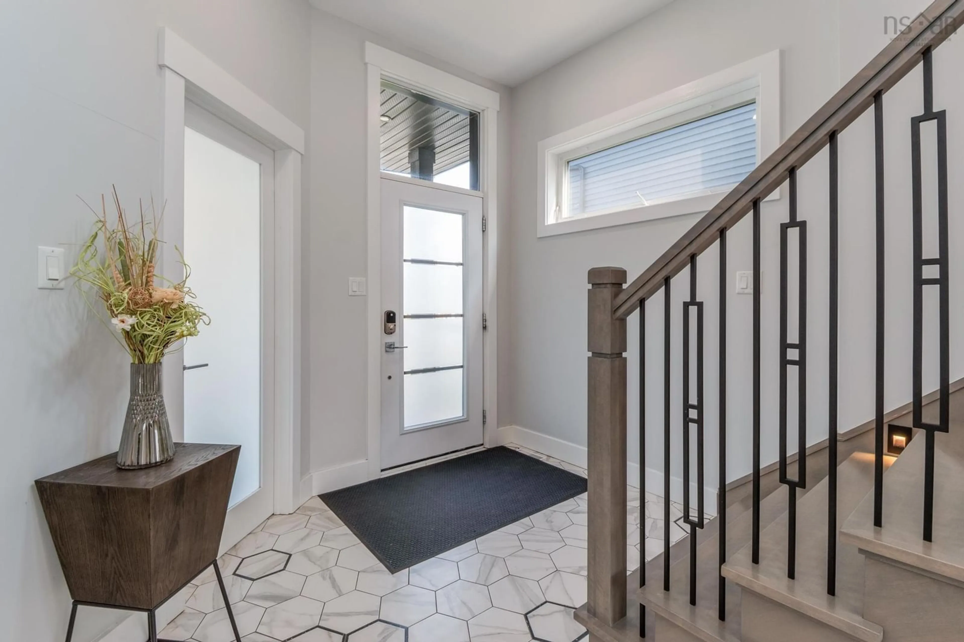 Indoor entryway for 325 Transom Dr, Halifax Nova Scotia B3M 4T8