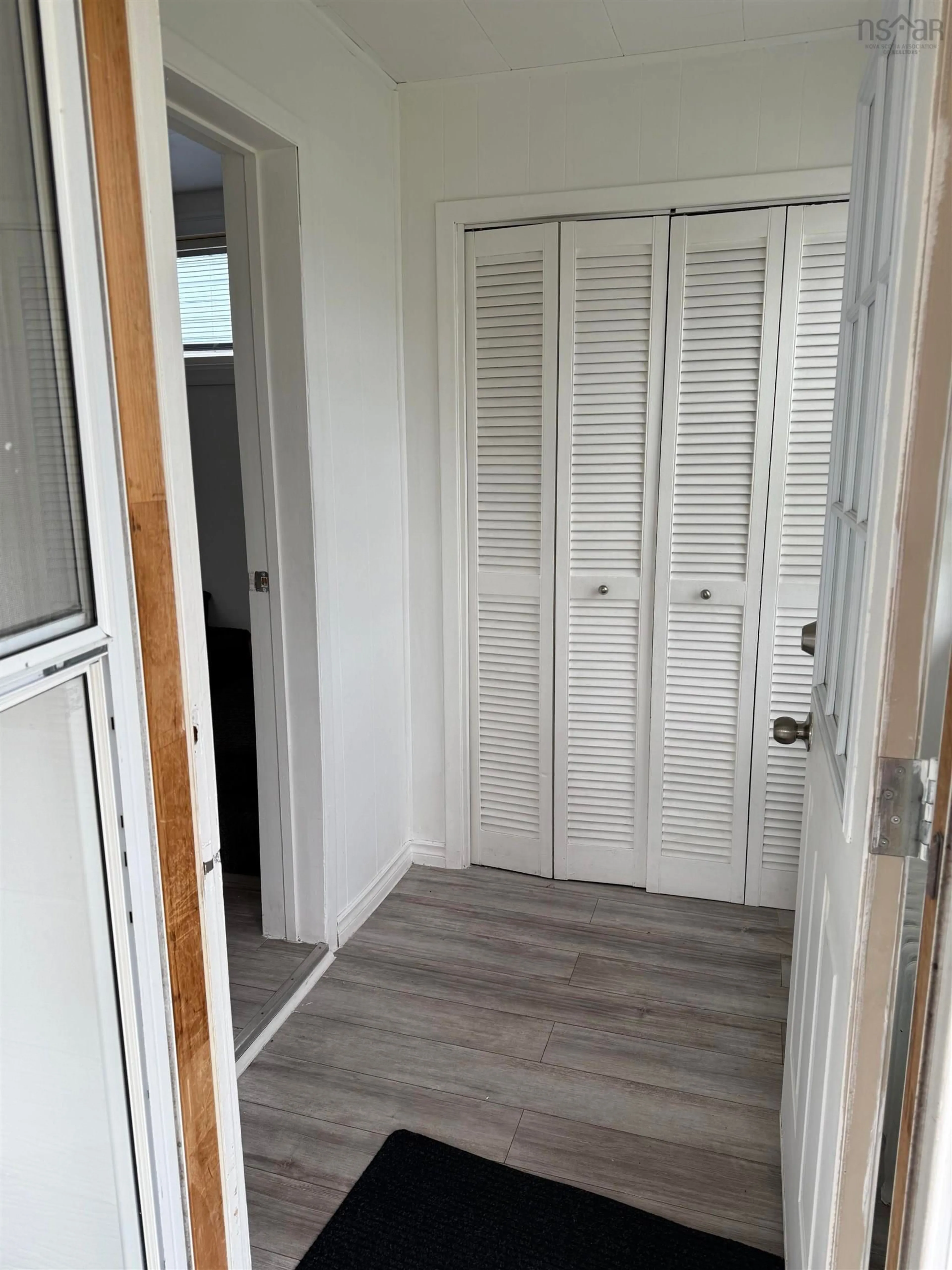 Indoor entryway for 130 Broadway Street, Sydney Nova Scotia B1N 2Y8