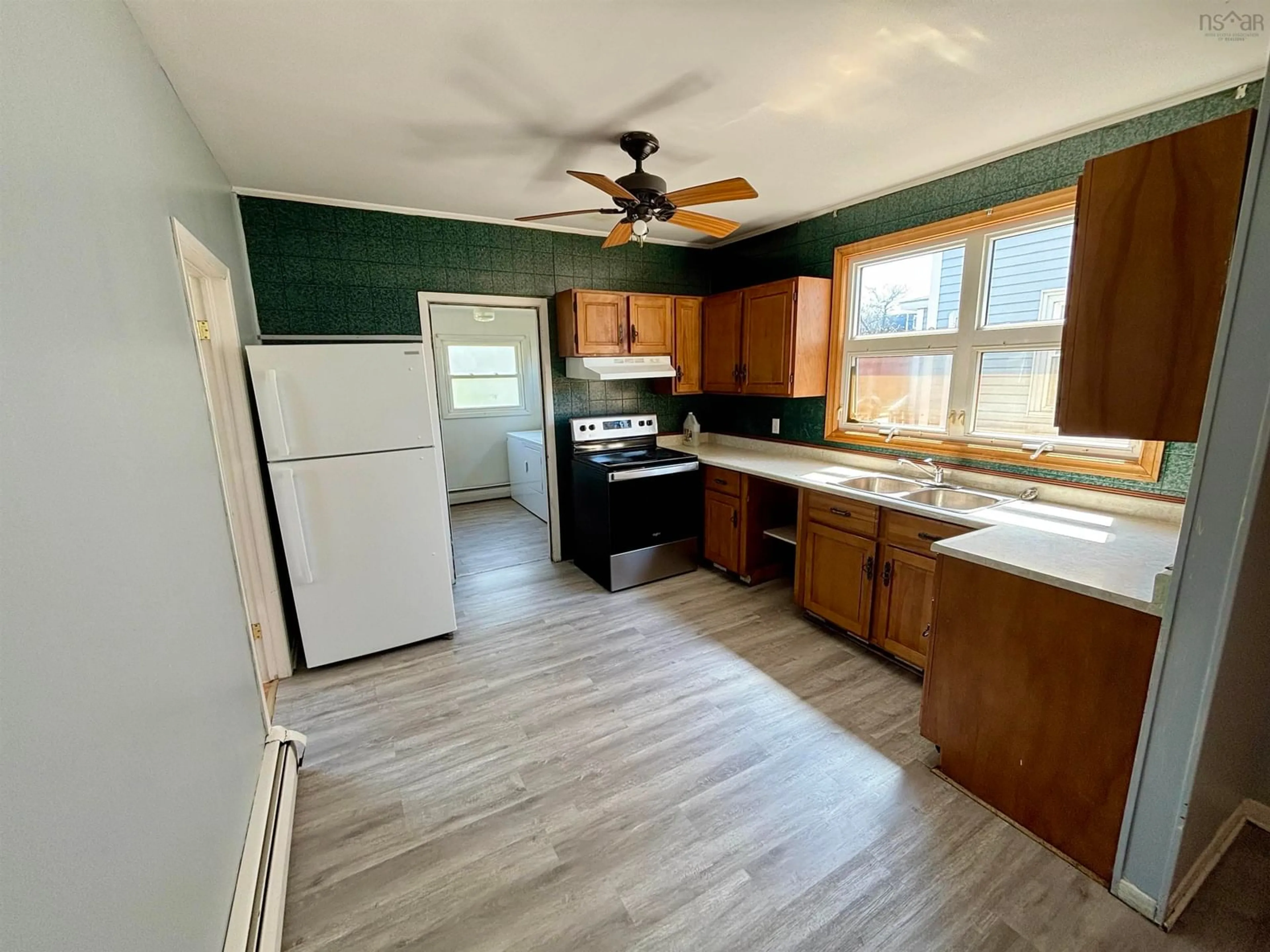 Standard kitchen, unknown for 46 West St, Sydney Nova Scotia B1N 1R7