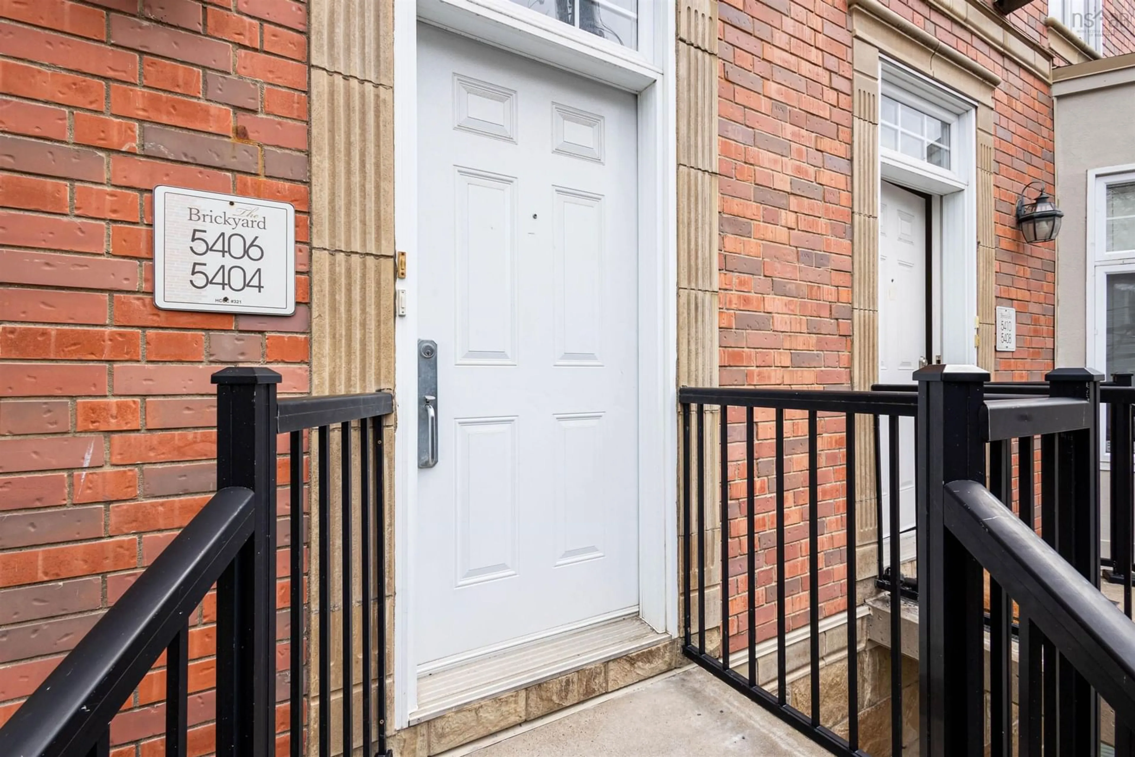 Indoor entryway for 5404 Nora Bernard St, Halifax Peninsula Nova Scotia B3K 2Y8