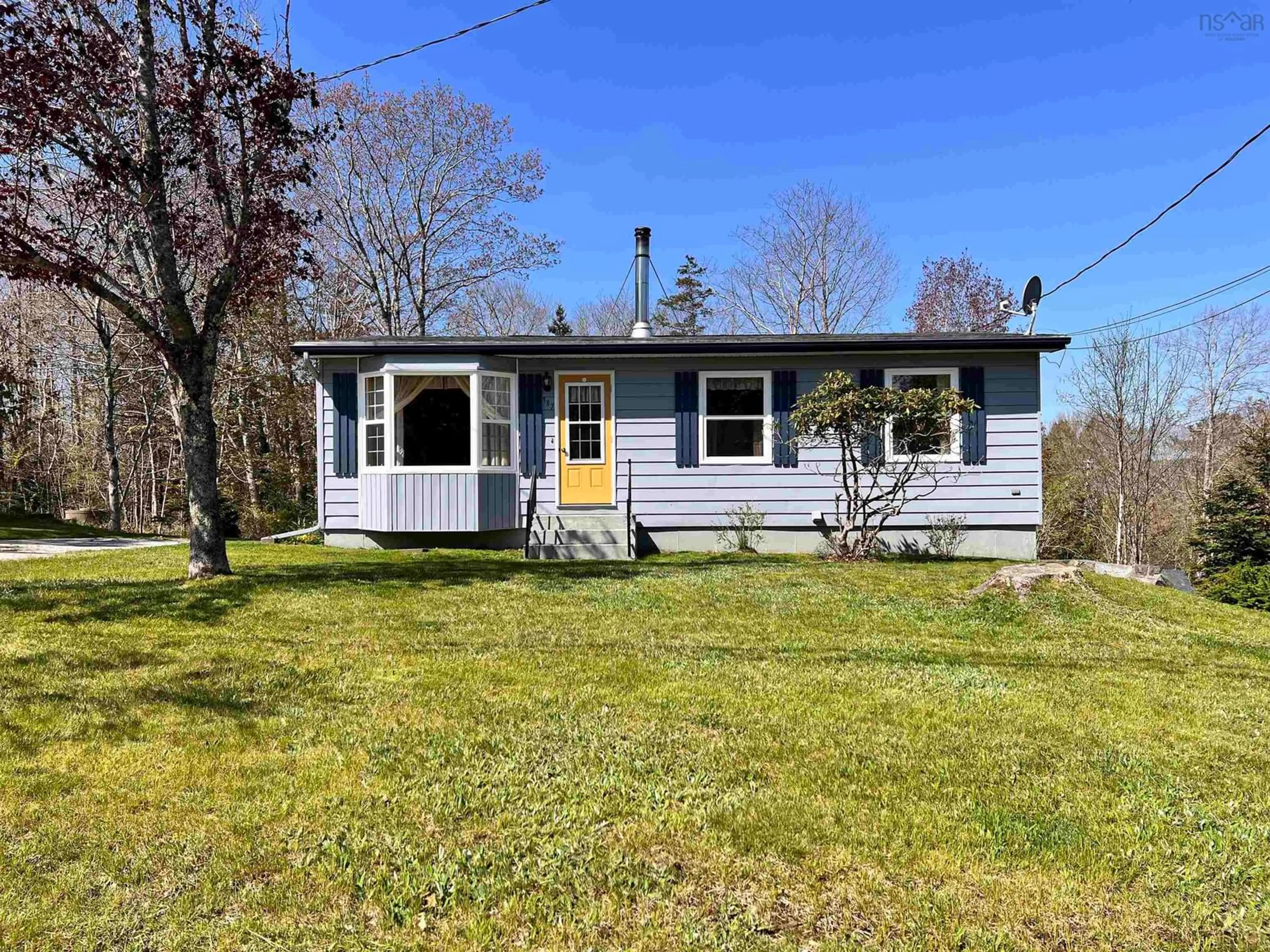 A pic from outside/outdoor area/front of a property/back of a property/a pic from drone, street for 187 Harriet St, Shelburne Nova Scotia B0T 1W0