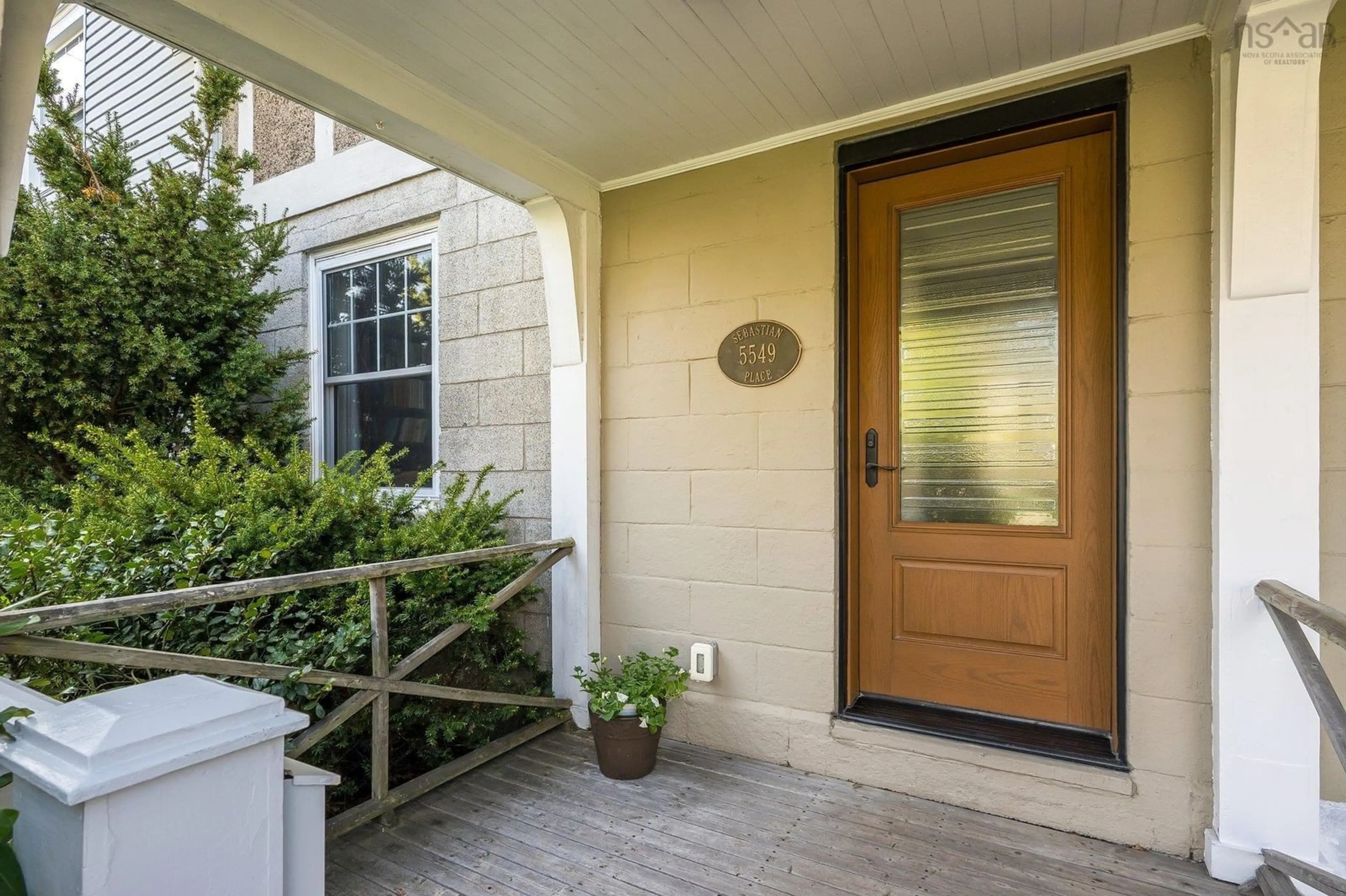 Indoor entryway for 5549 Sebastian Pl, Halifax Nova Scotia B3K 2K5