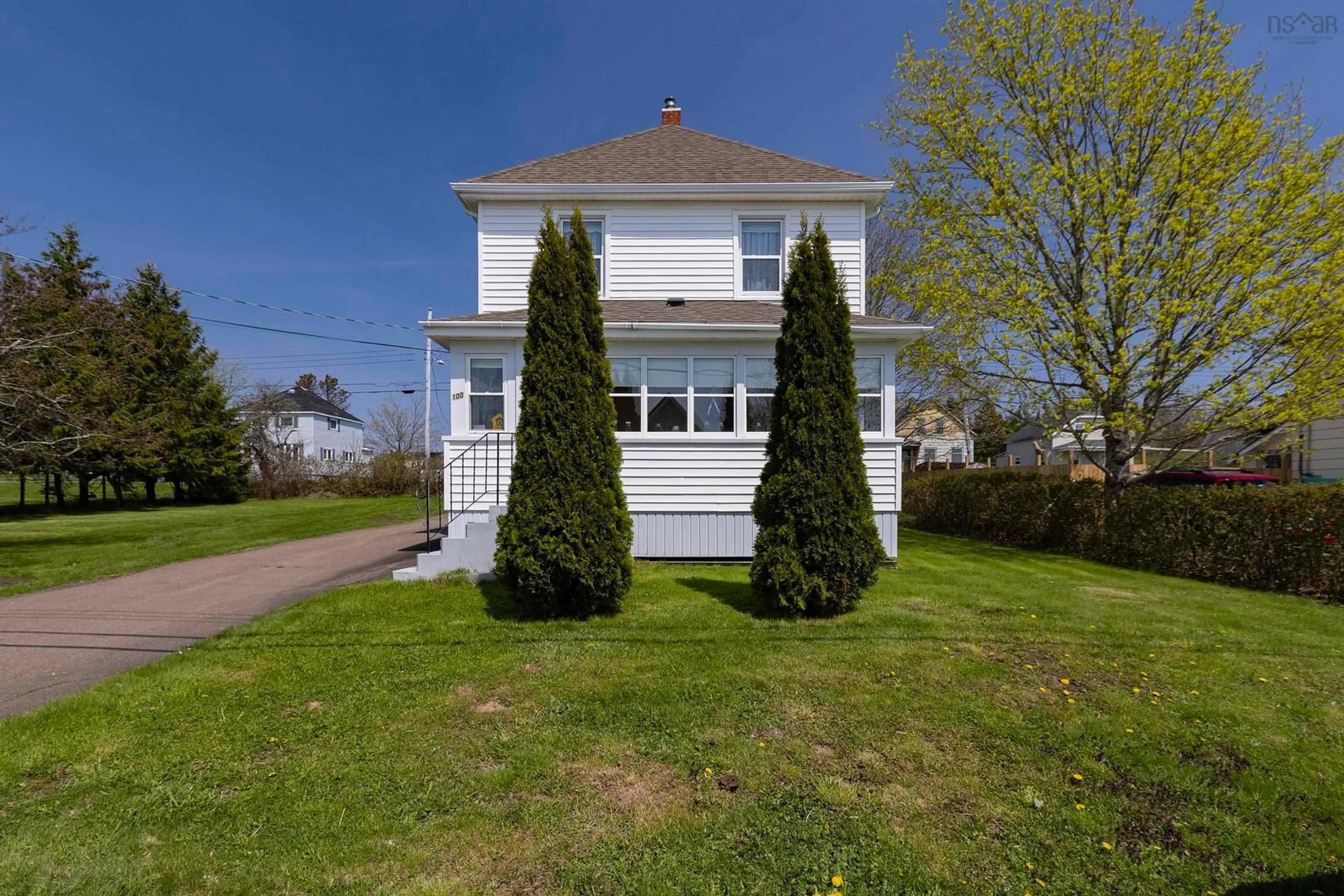 A pic from outside/outdoor area/front of a property/back of a property/a pic from drone, unknown for 100 Victoria St, Springhill Nova Scotia B0M 1X0