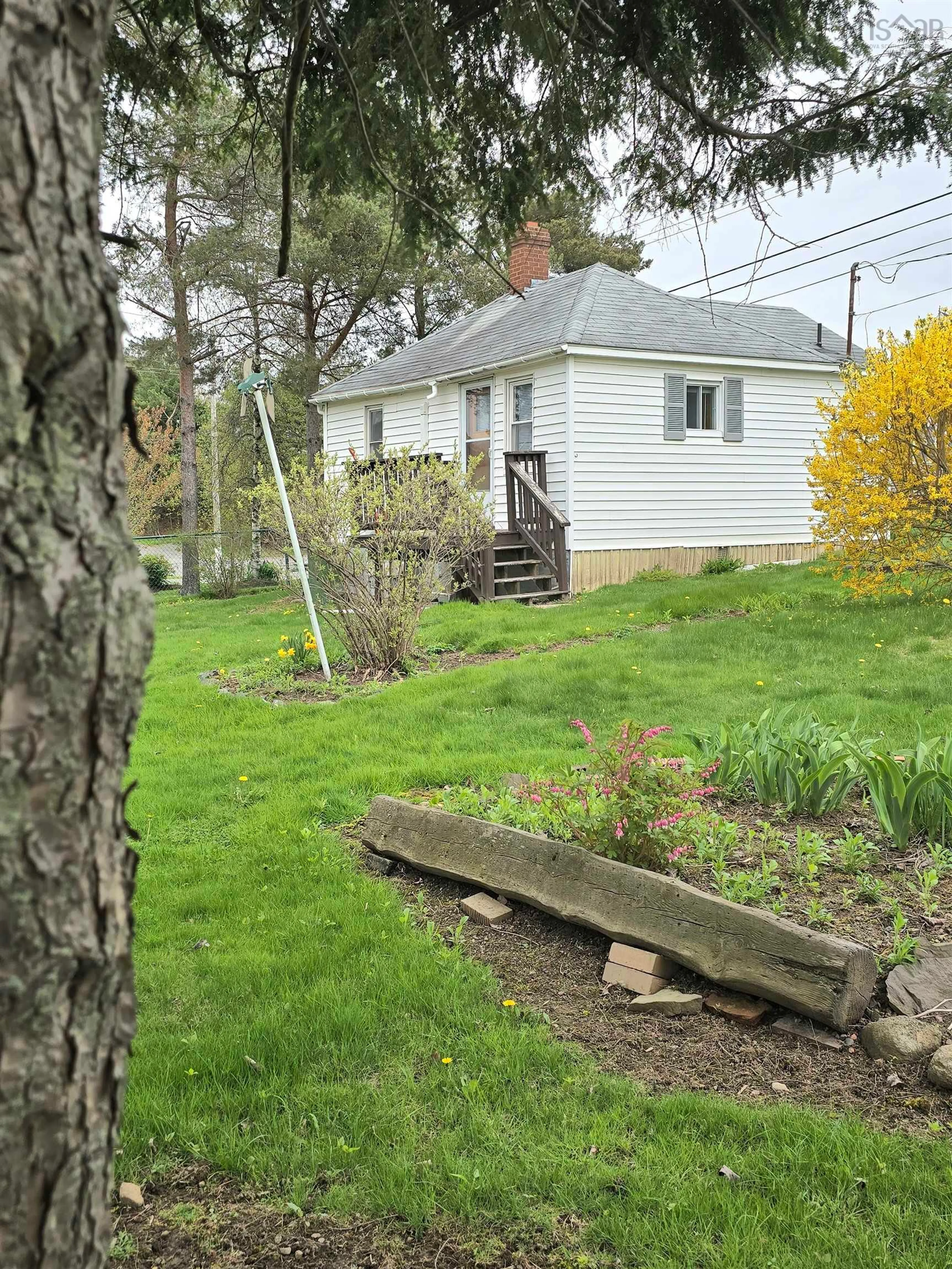A pic from outside/outdoor area/front of a property/back of a property/a pic from drone, unknown for 33 First St, Trenton Nova Scotia B0K 1X0