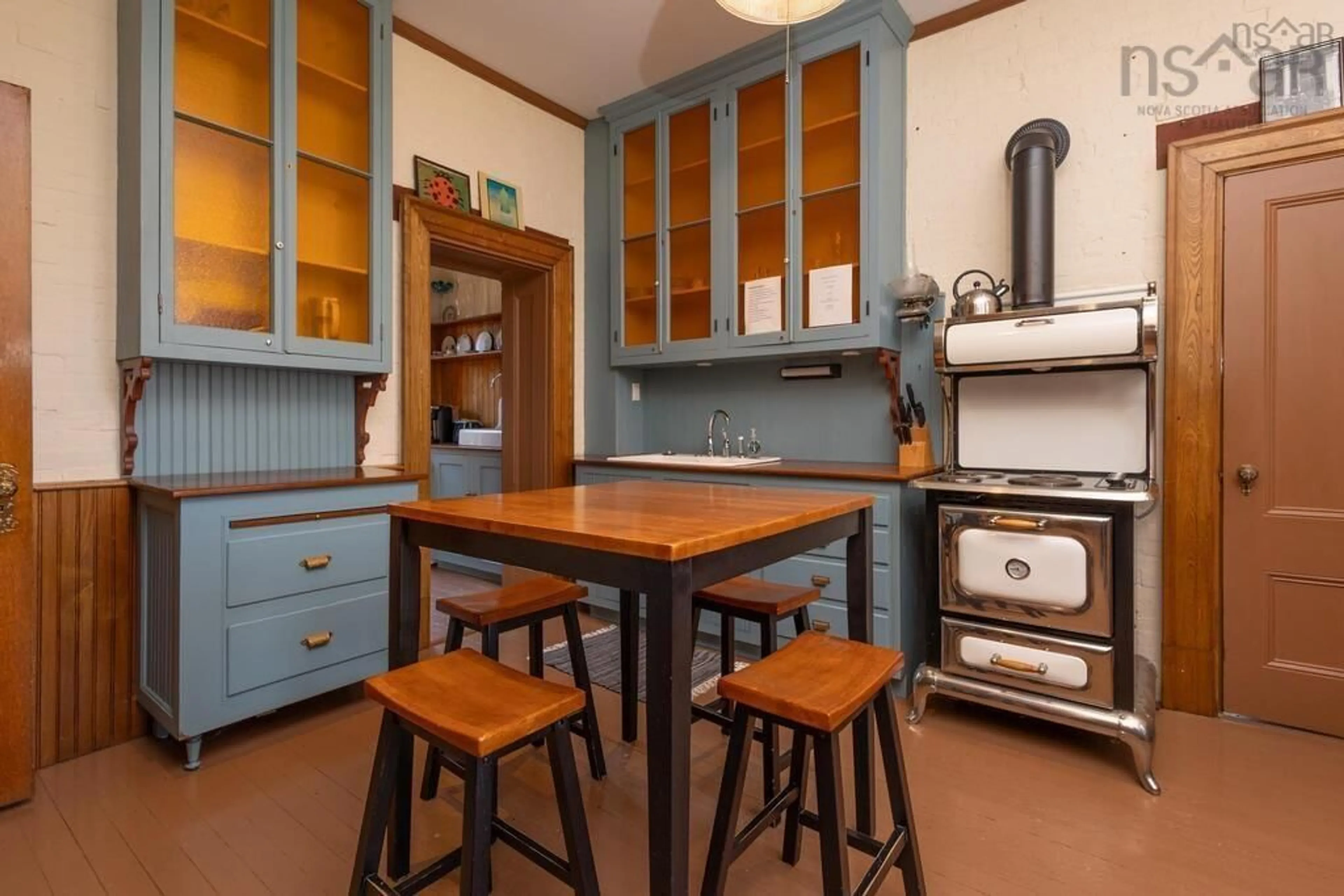 Standard kitchen, unknown for 17 Collins St, Yarmouth Nova Scotia B5A 3C7