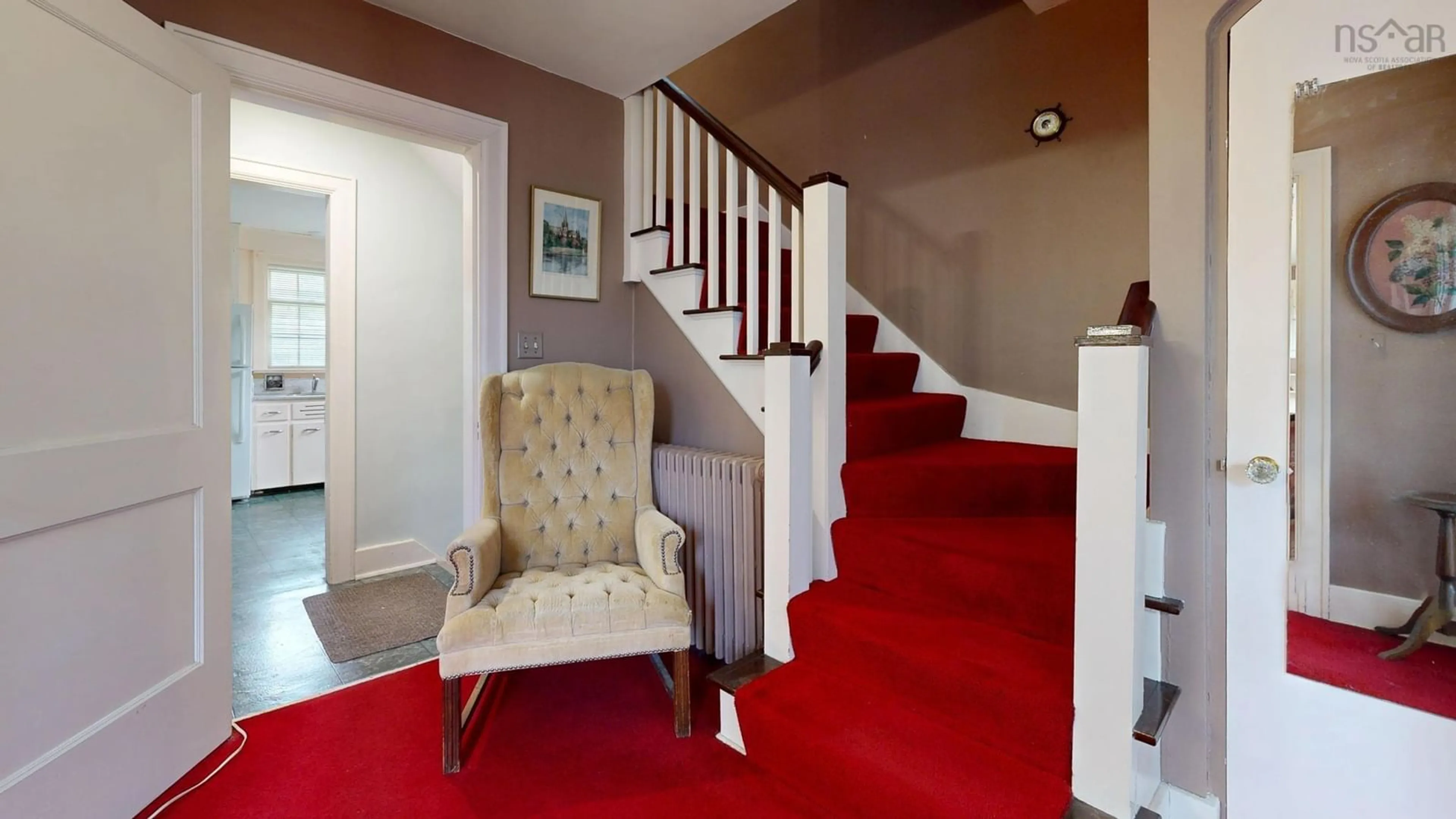 Indoor foyer for 40 Park St, Kentville Nova Scotia B4N 1M1