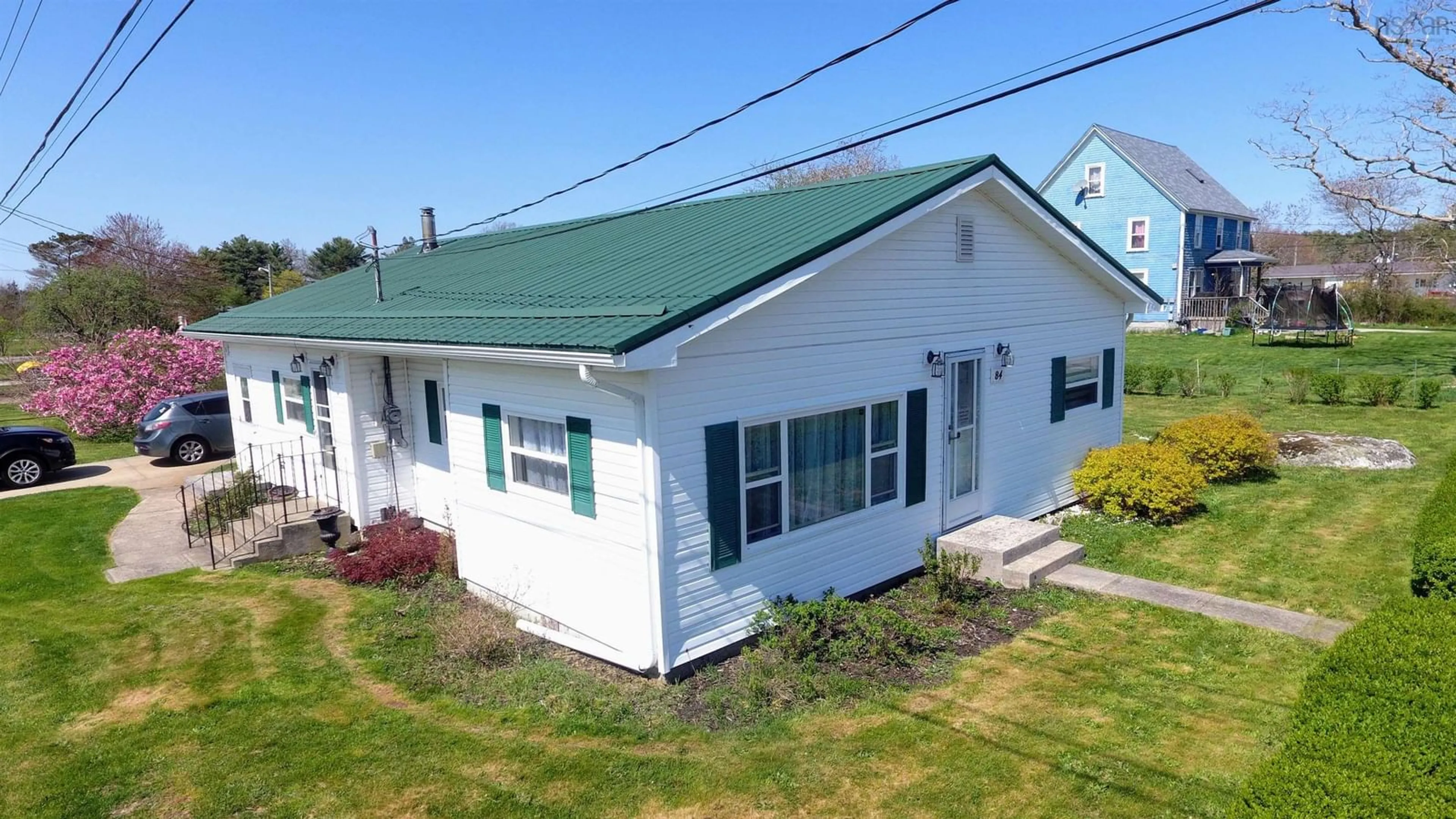 Home with vinyl exterior material, building for 84 George St, Shelburne Nova Scotia B0T 1W0
