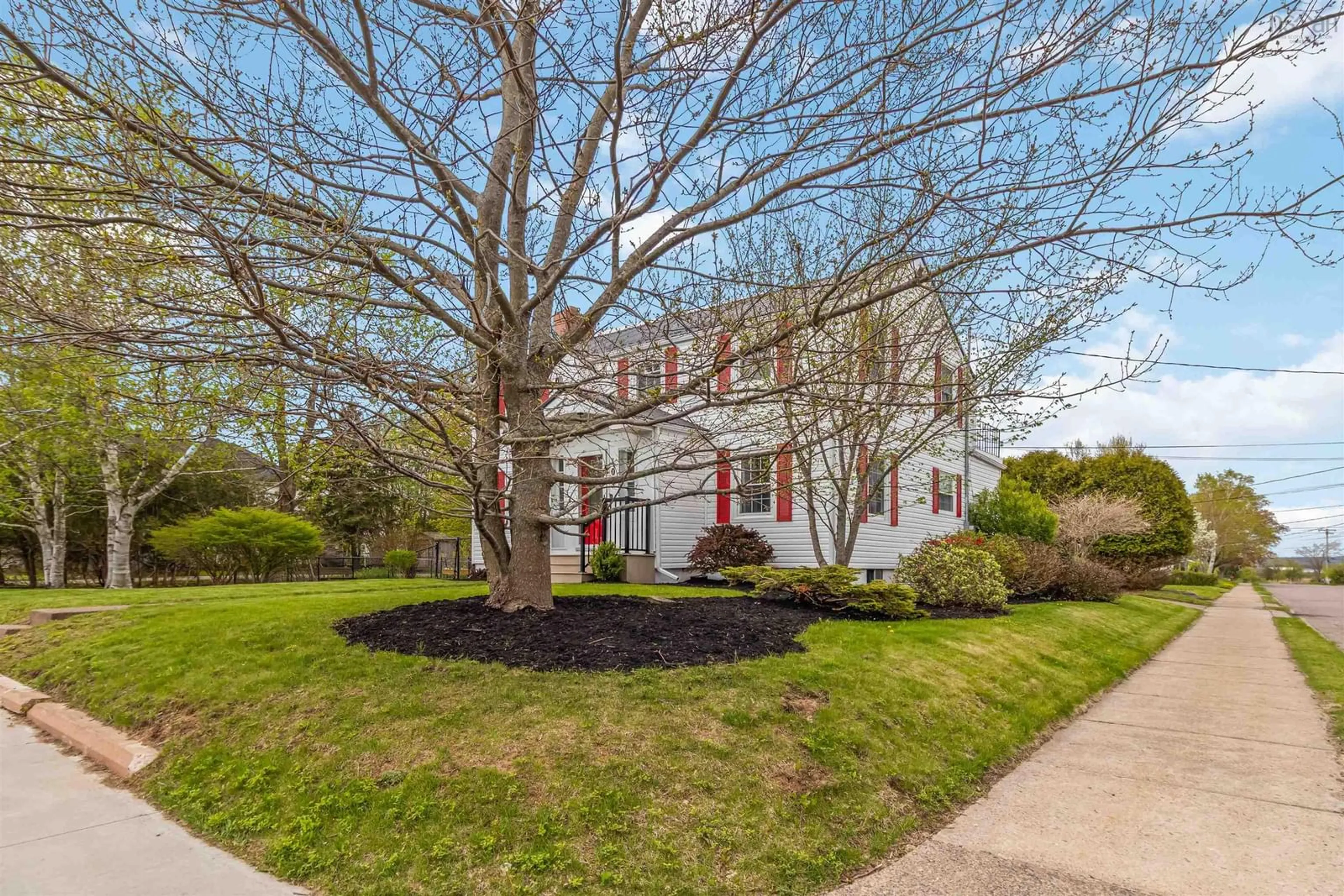 A pic from outside/outdoor area/front of a property/back of a property/a pic from drone, street for 401 Robie St, Truro Nova Scotia B2N 1L9