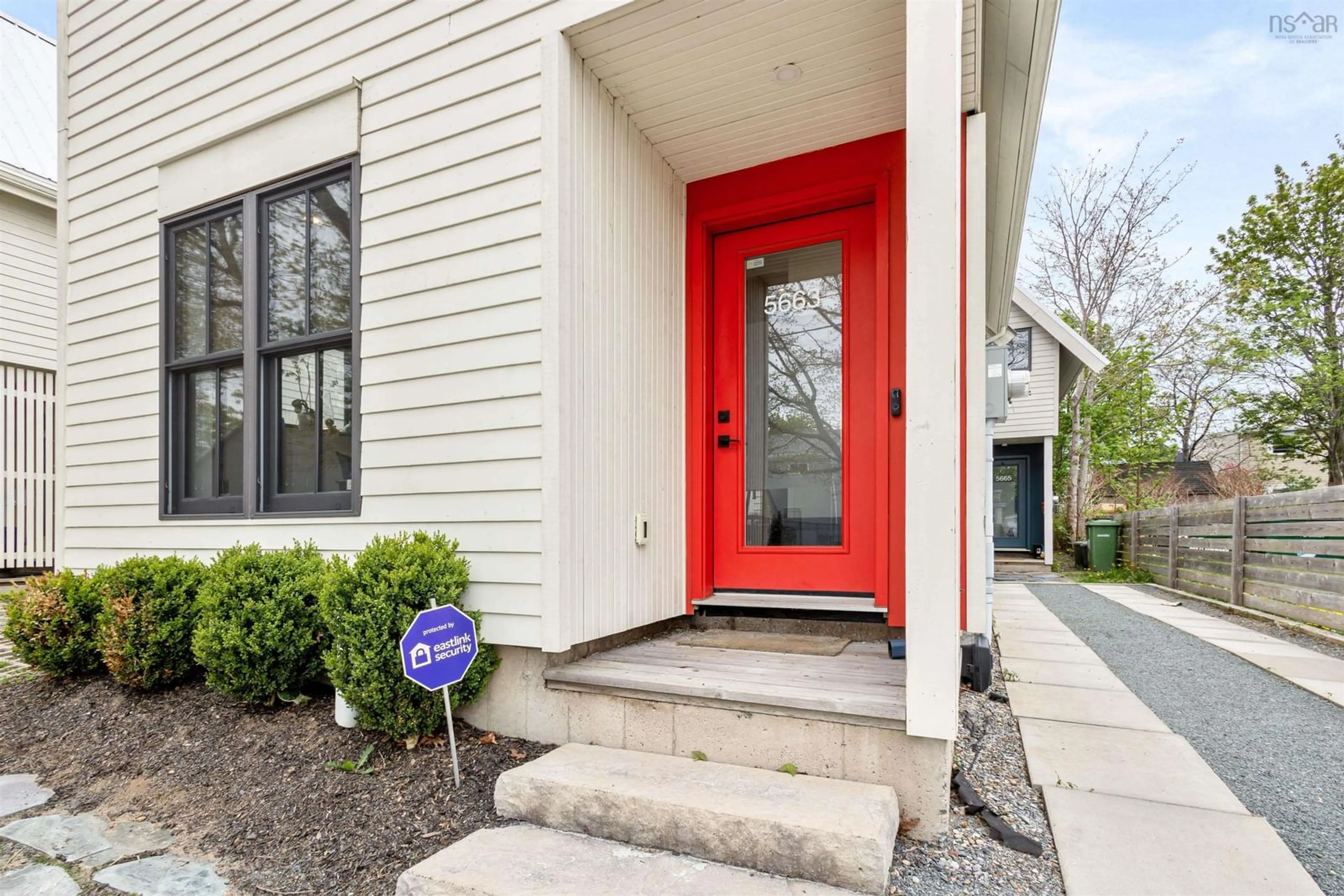 Indoor entryway for 5663 Stanley St, Halifax Peninsula Nova Scotia B3K 2E9