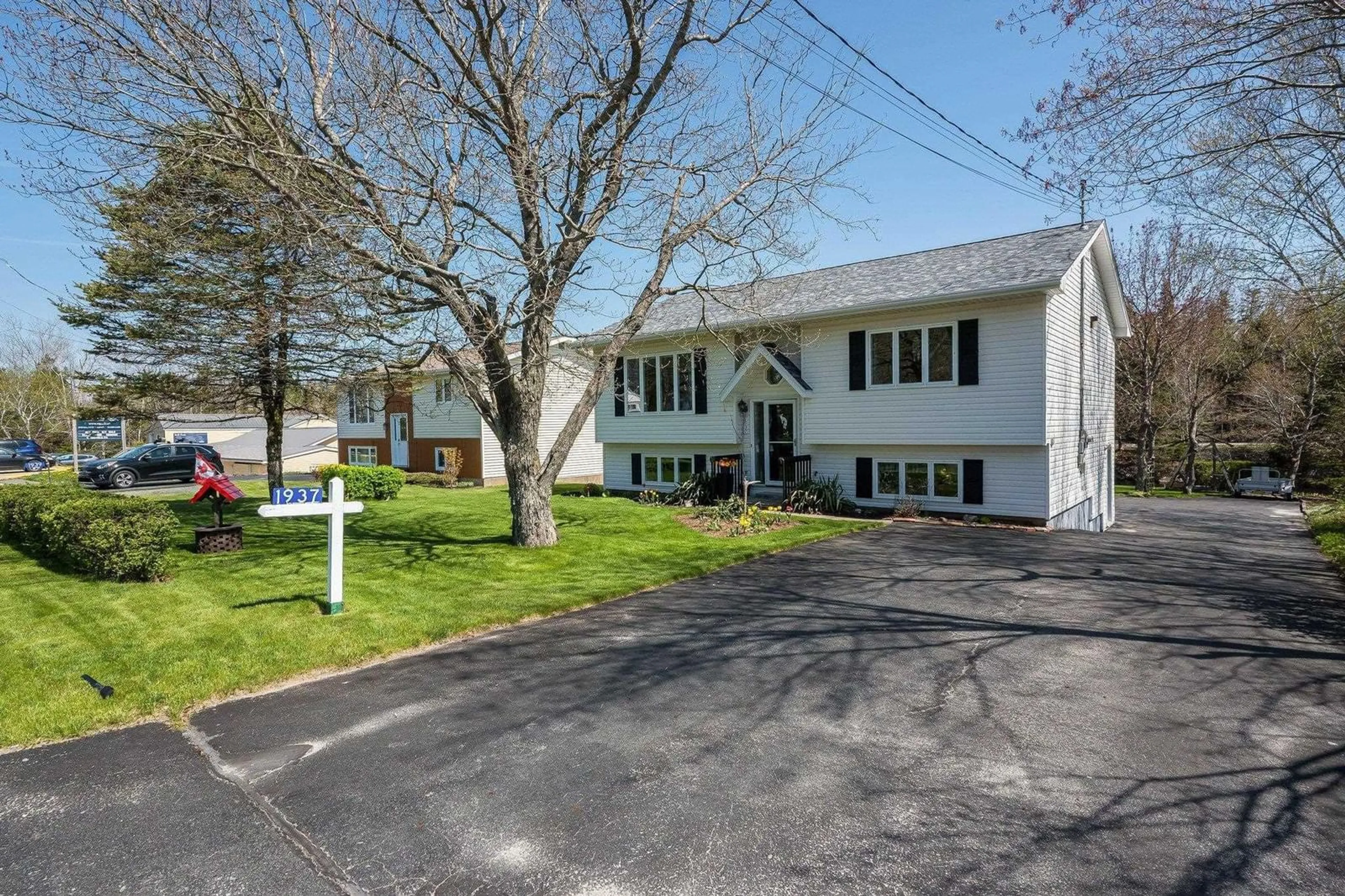 Unknown for 1937 St. Margaret's Bay Rd, Timberlea Nova Scotia B3T 1C3