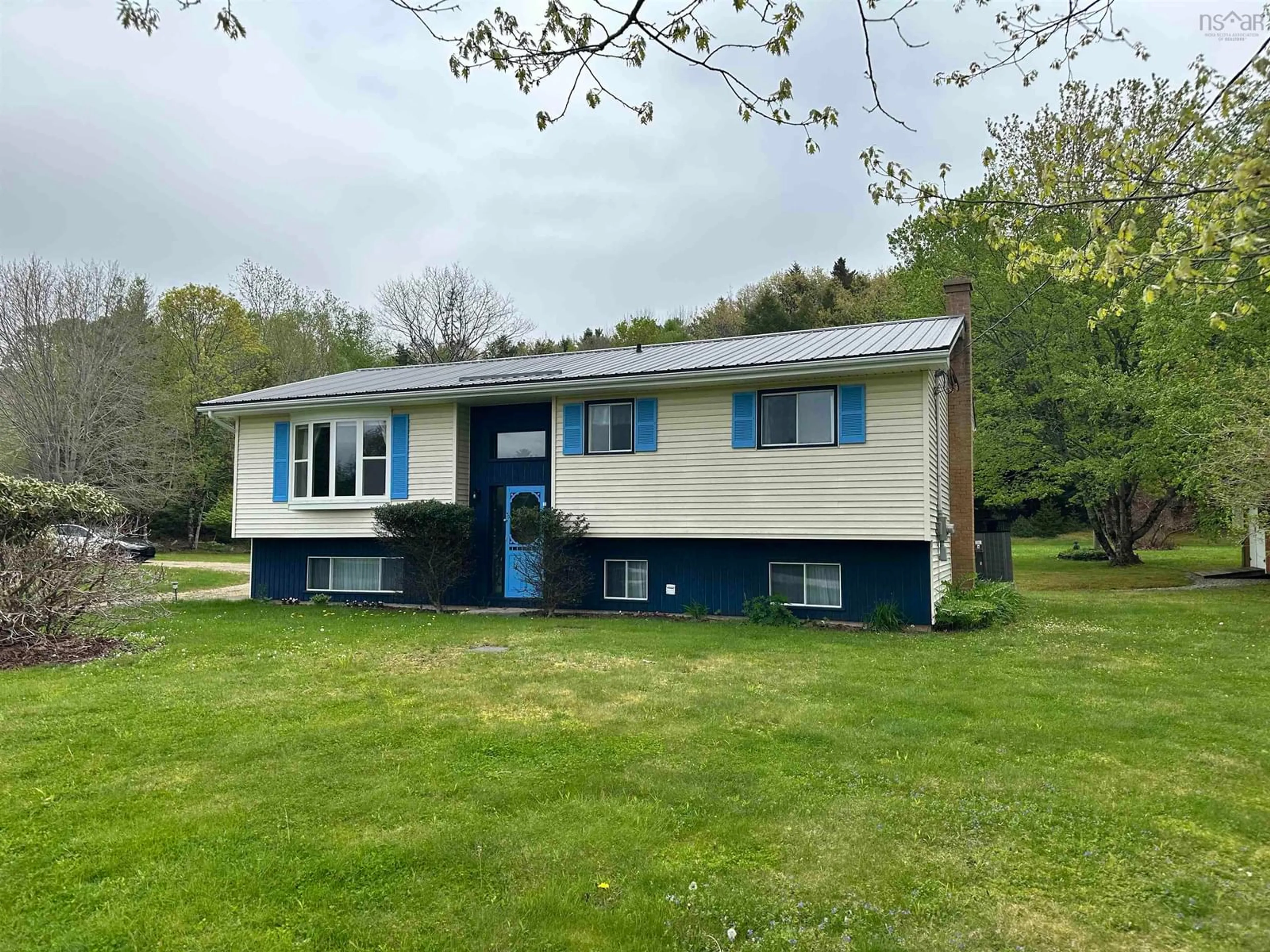 Home with vinyl exterior material, unknown for 2 Delcon Ave, Pine Grove Nova Scotia B4V 8B2