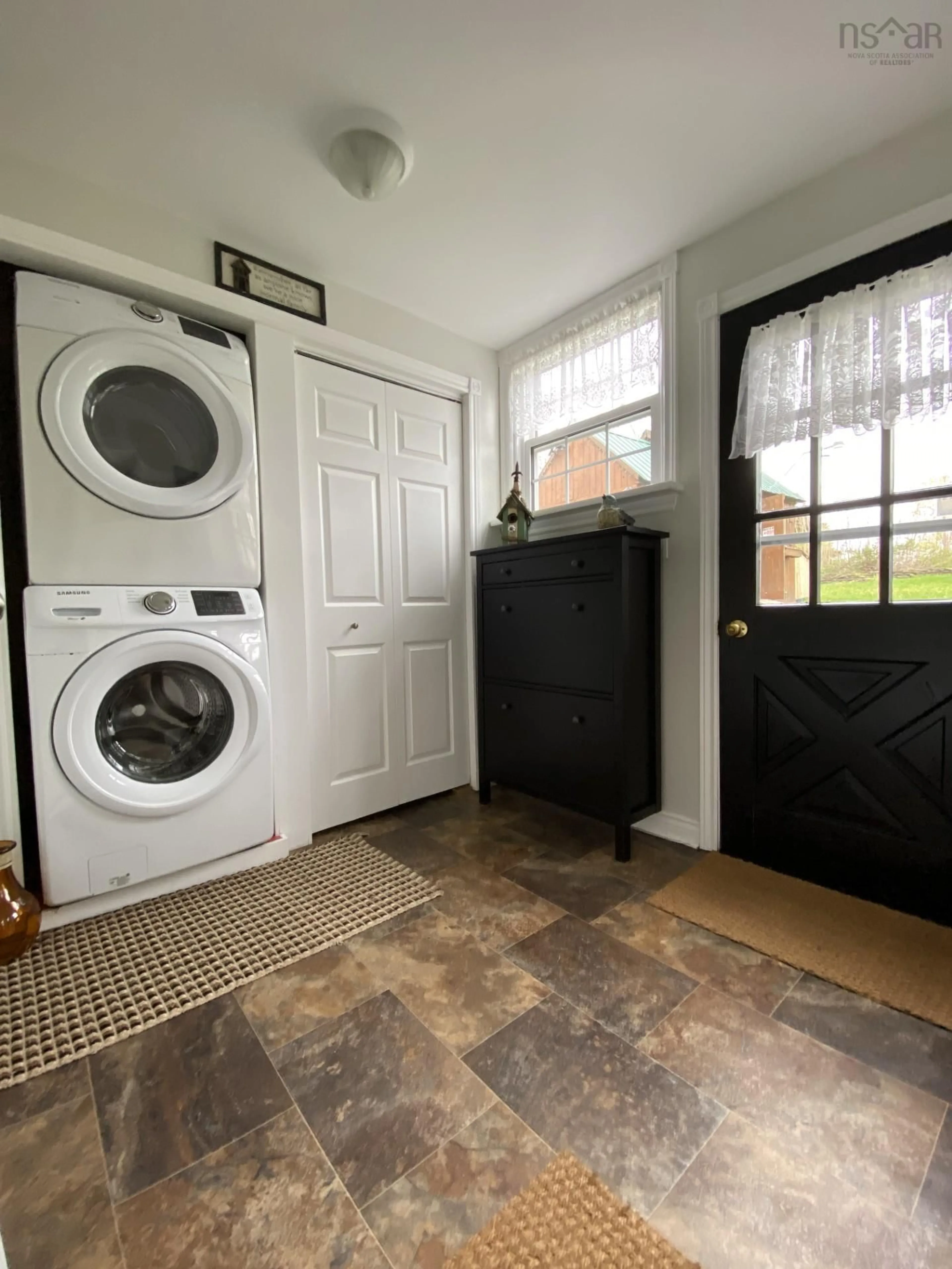 Laundry room for 76 Archibald Ave, North Sydney Nova Scotia B2A 2X1