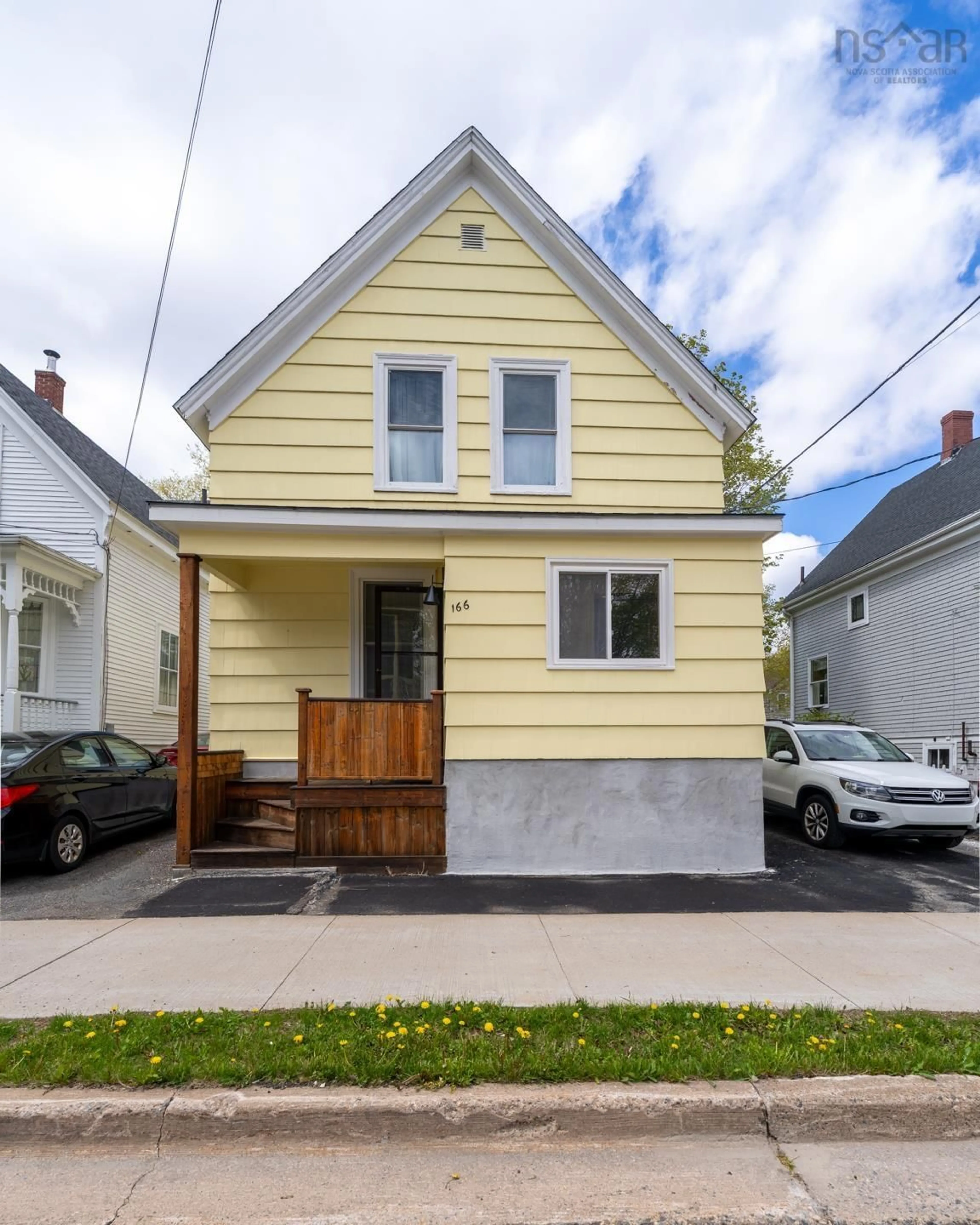 Home with vinyl exterior material, street for 166 Victoria St, Windsor Nova Scotia B0N 2T0