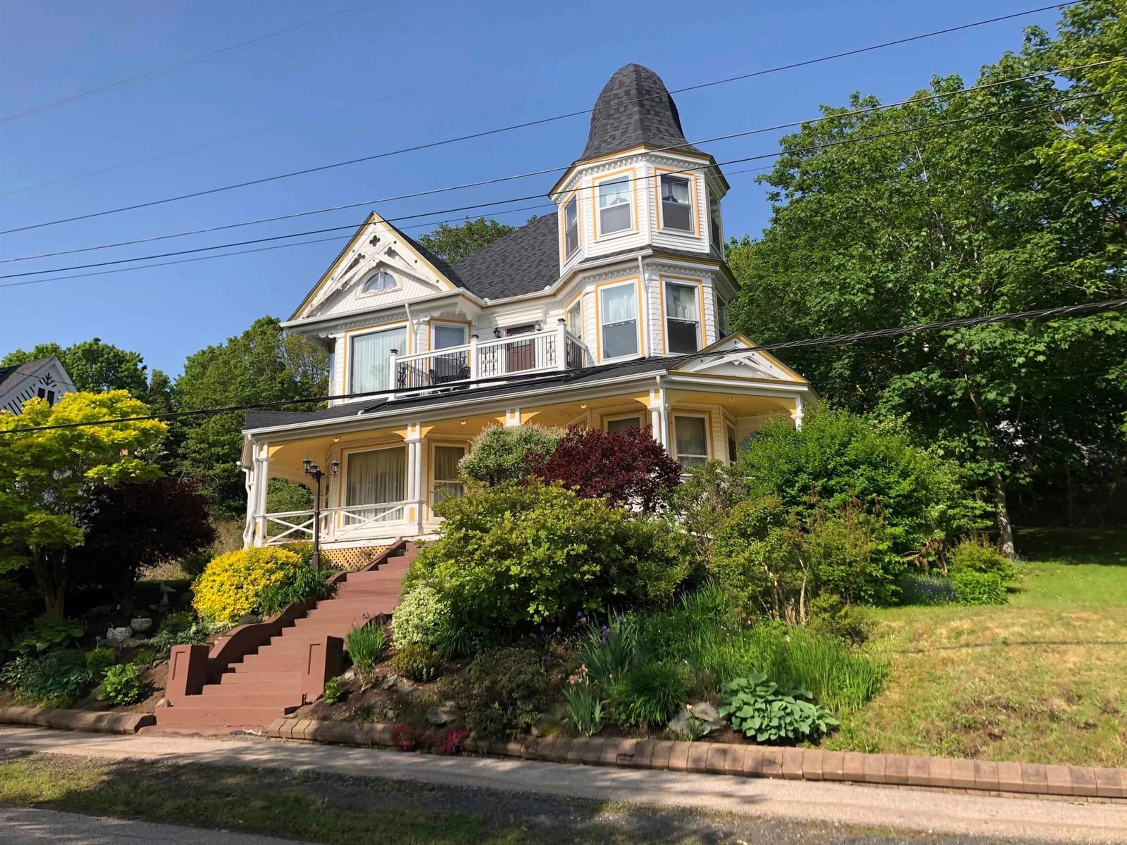 A pic from outside/outdoor area/front of a property/back of a property/a pic from drone, street for 161 Queen St, Digby Nova Scotia B0V 1A0