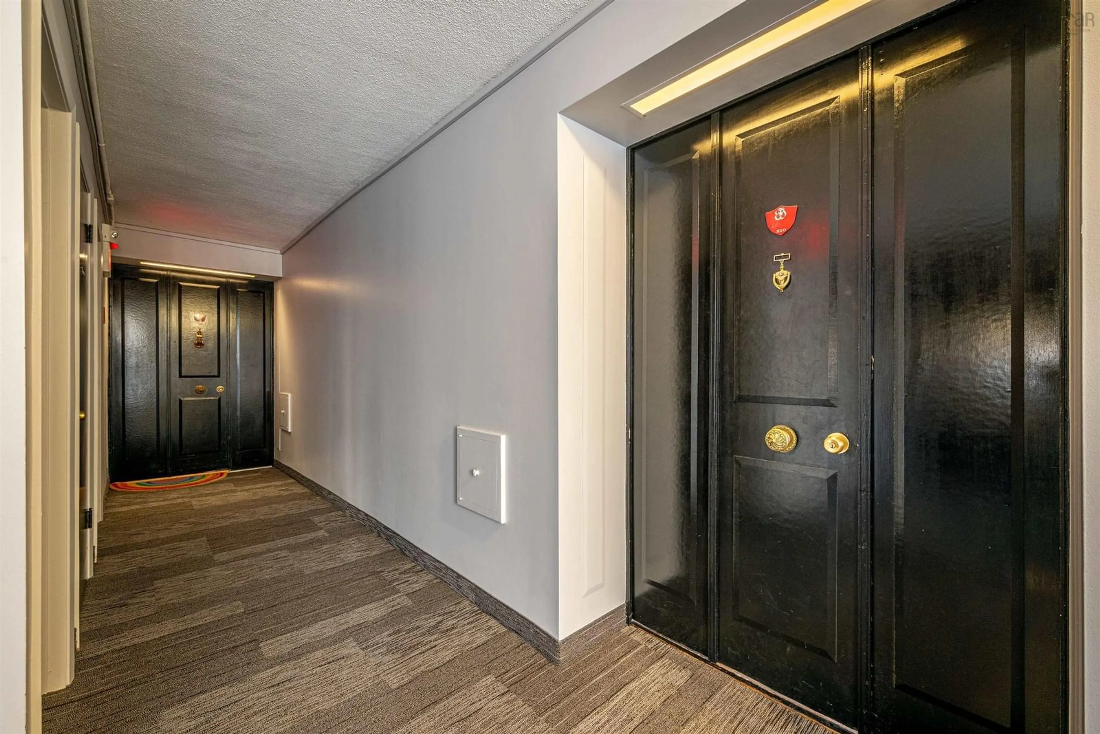 Indoor foyer for 5959 Spring Garden Rd #210, Halifax Nova Scotia B3H 1Y5
