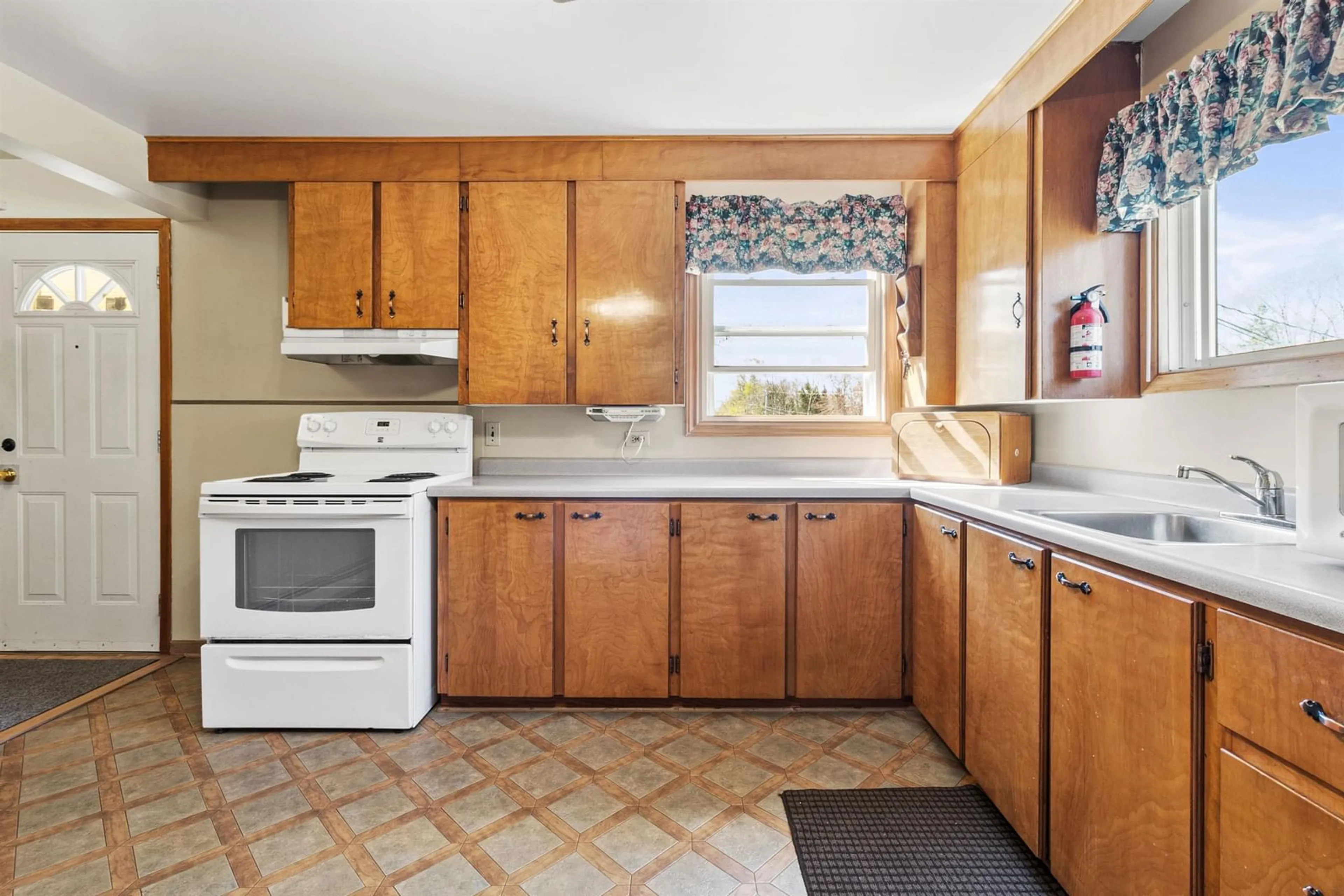 Standard kitchen, ceramic/tile floor for 383 Croft Rd, Chester Basin Nova Scotia B0J 1K0