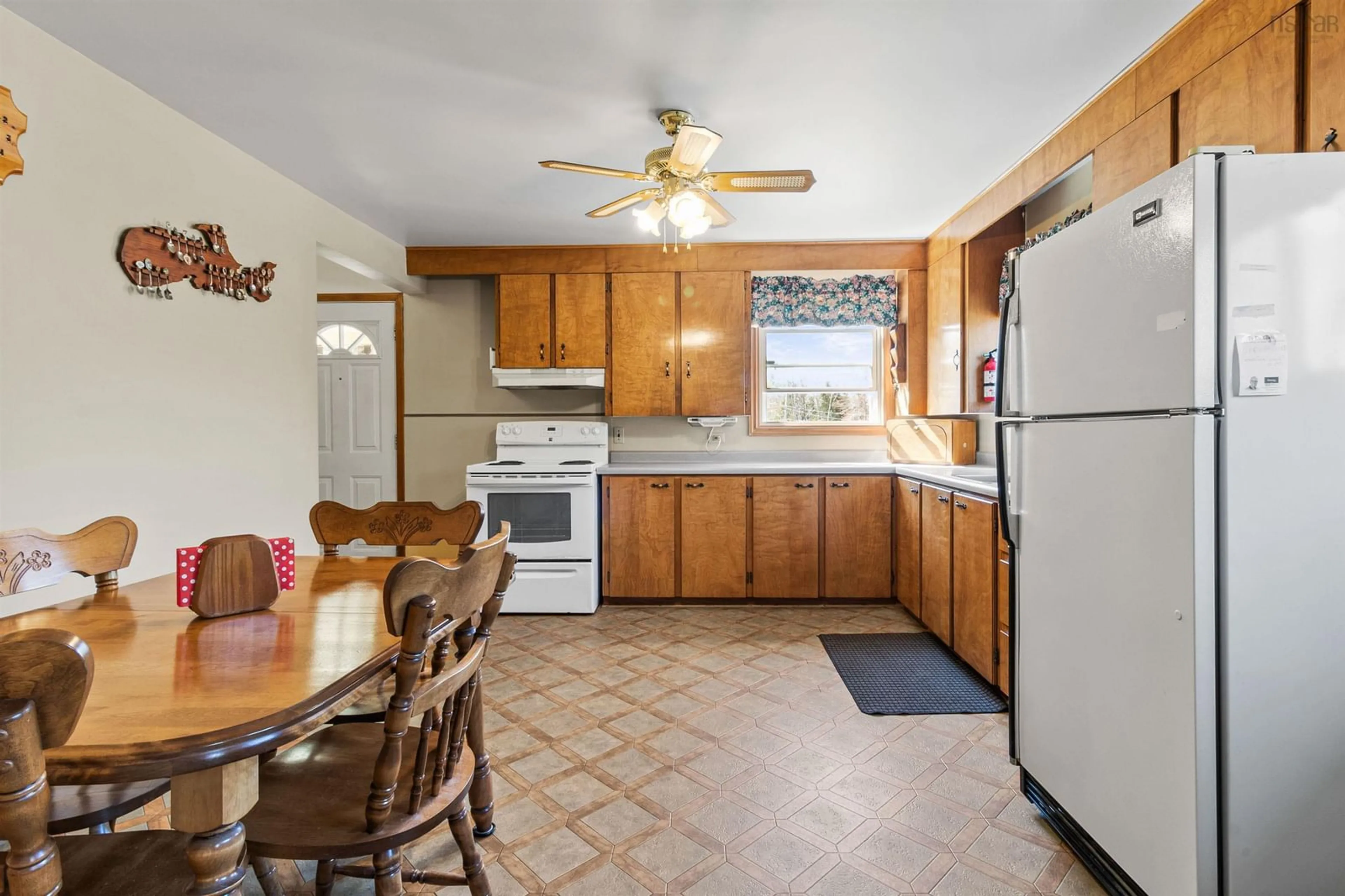 Standard kitchen, ceramic/tile floor for 383 Croft Rd, Chester Basin Nova Scotia B0J 1K0