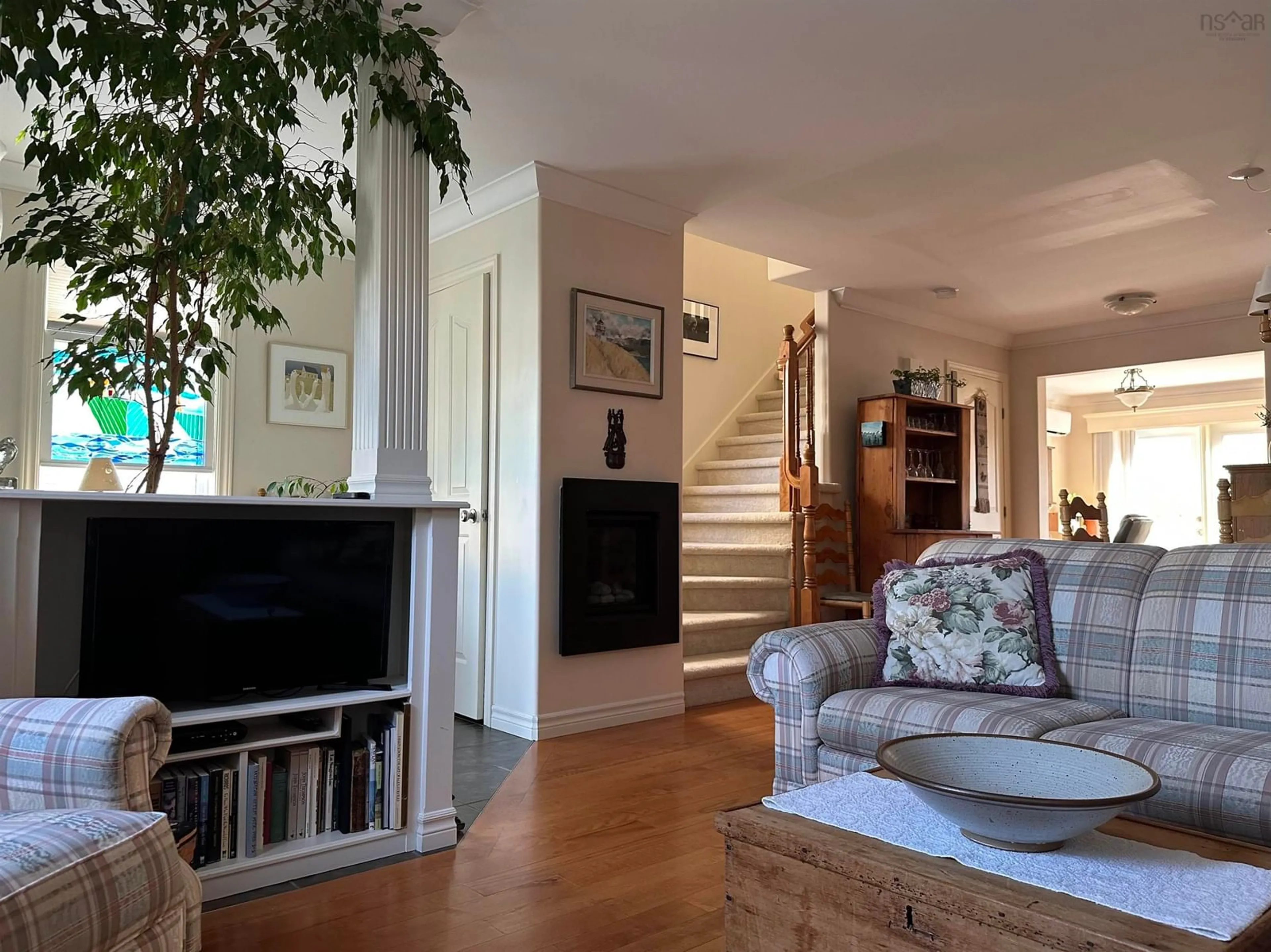 Living room with furniture, wood/laminate floor for 61 Fleetview Dr, Halifax Nova Scotia B3M 4W1