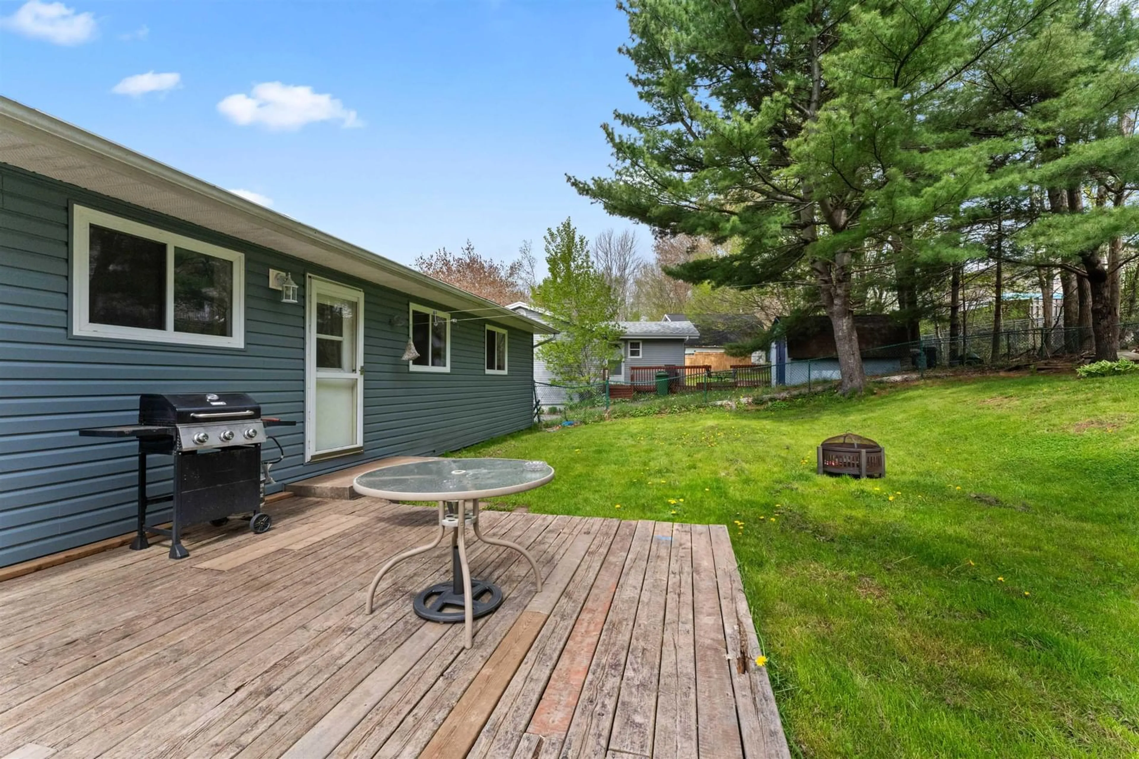 Patio, unknown for 1558 Riverside Dr, Lower Sackville Nova Scotia B4C 2Y7