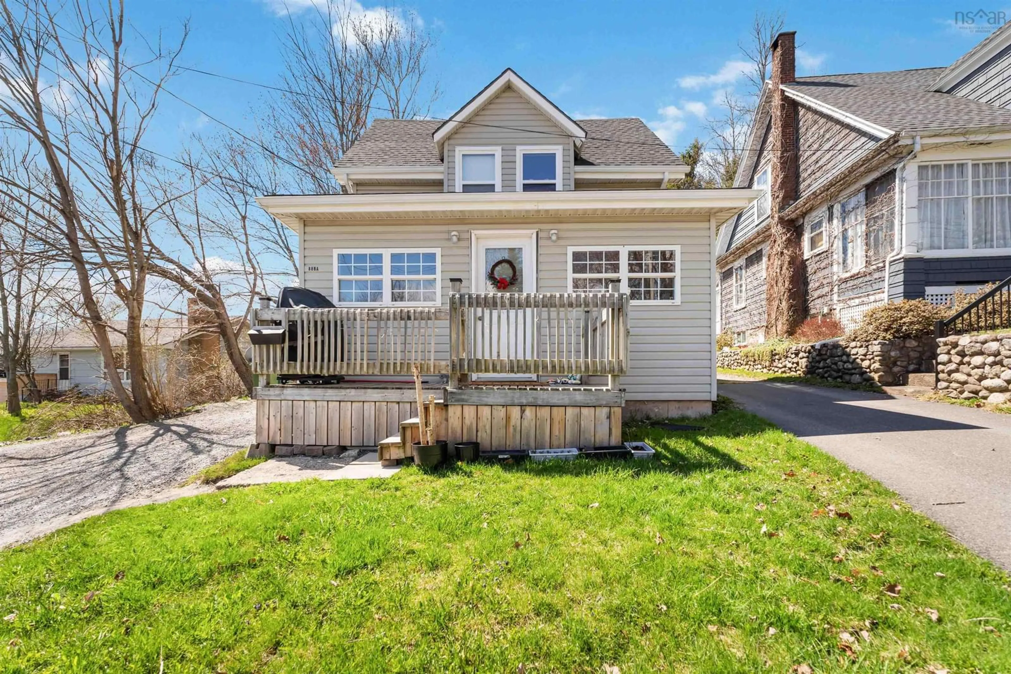 Home with vinyl exterior material, street for 886 King St, Windsor Nova Scotia B0N 2T0