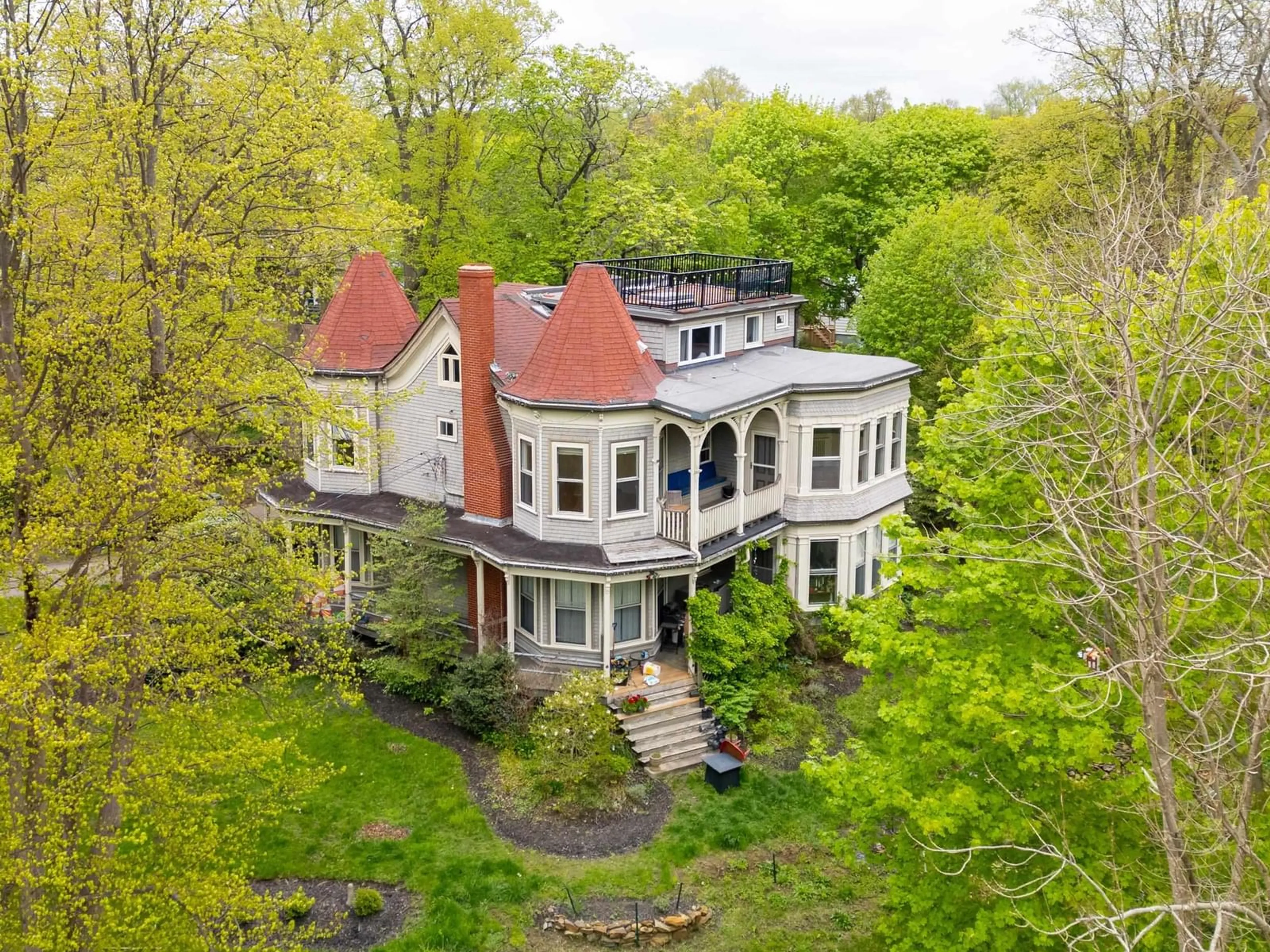 A pic from outside/outdoor area/front of a property/back of a property/a pic from drone, street for 1991 Prince Arthur St #3, Halifax Nova Scotia B3H 4H2