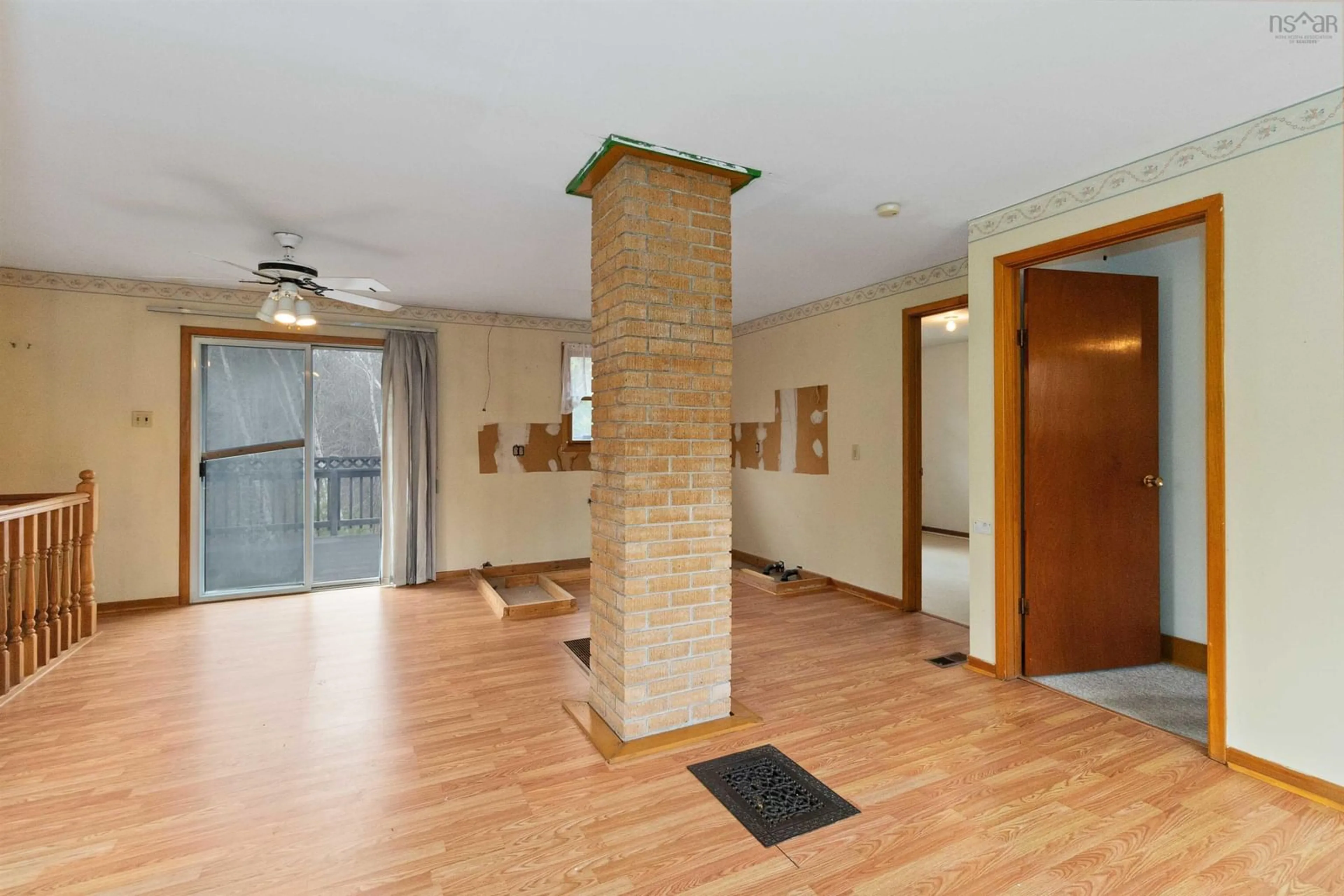 Indoor foyer for 178 Fairmont St, Mahone Bay Nova Scotia B0J 2E0