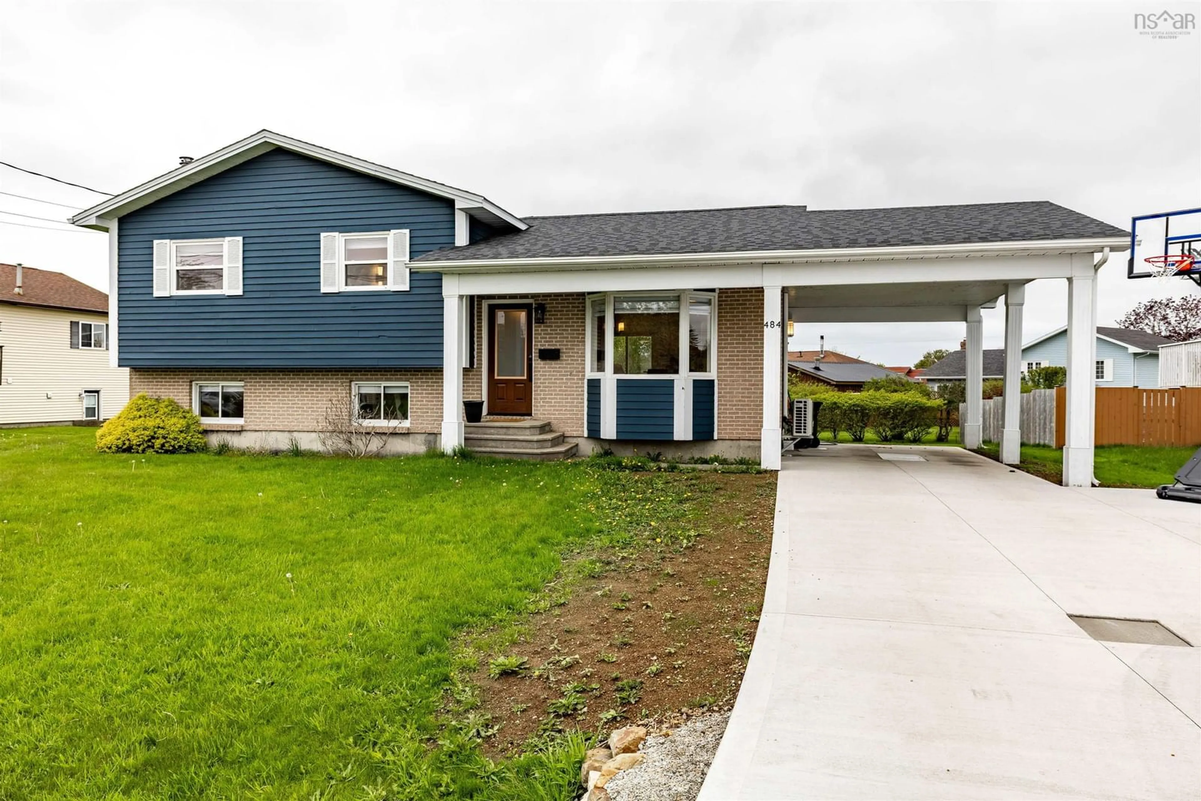 Home with vinyl exterior material, unknown for 484 Brunswick St, Yarmouth Nova Scotia B5A 4S1