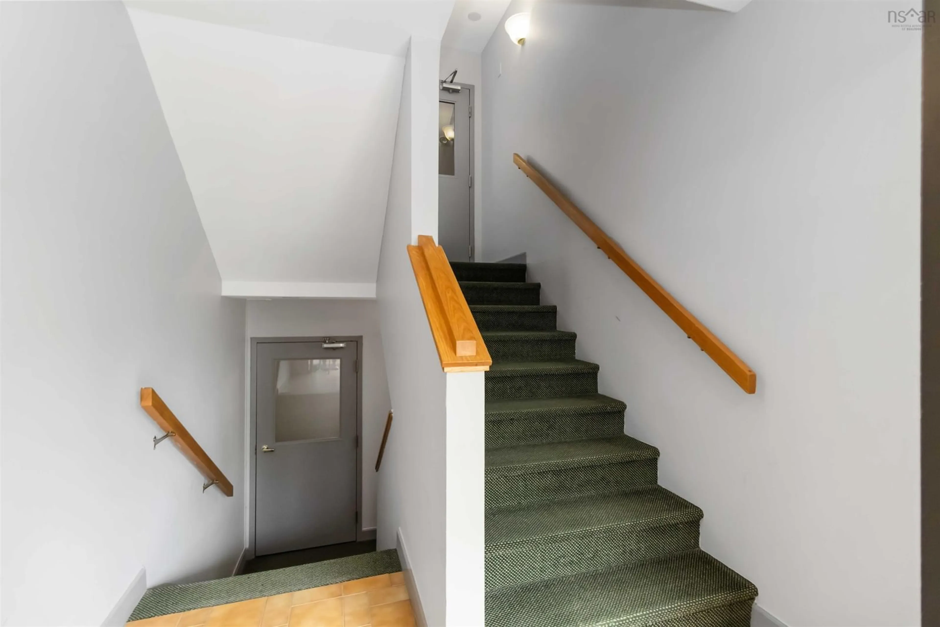 Stairs for 182 Farnham Gate Rd #204, Halifax Nova Scotia B3M 4C4